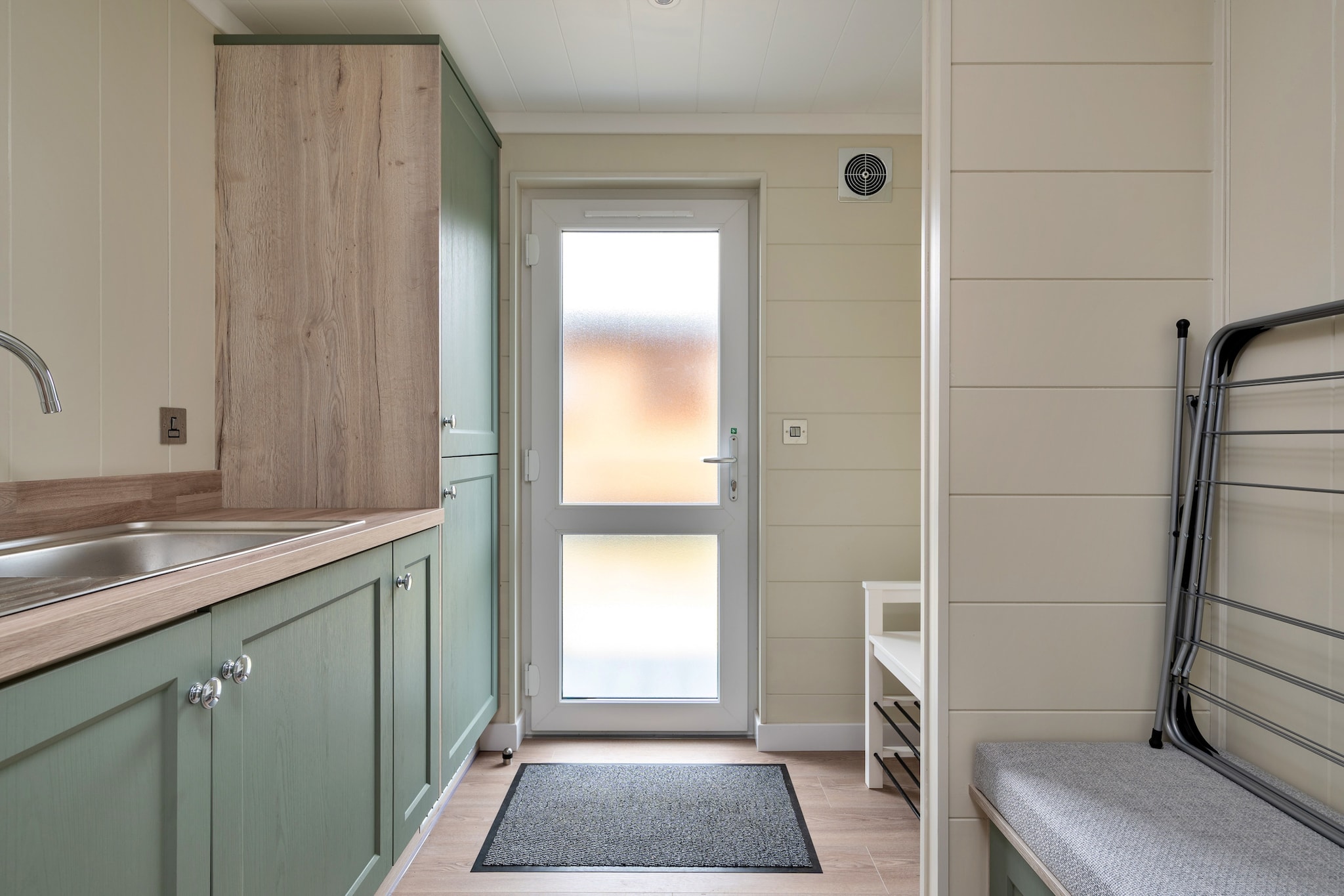 Cambridge Luxury Lodge - Kitchen