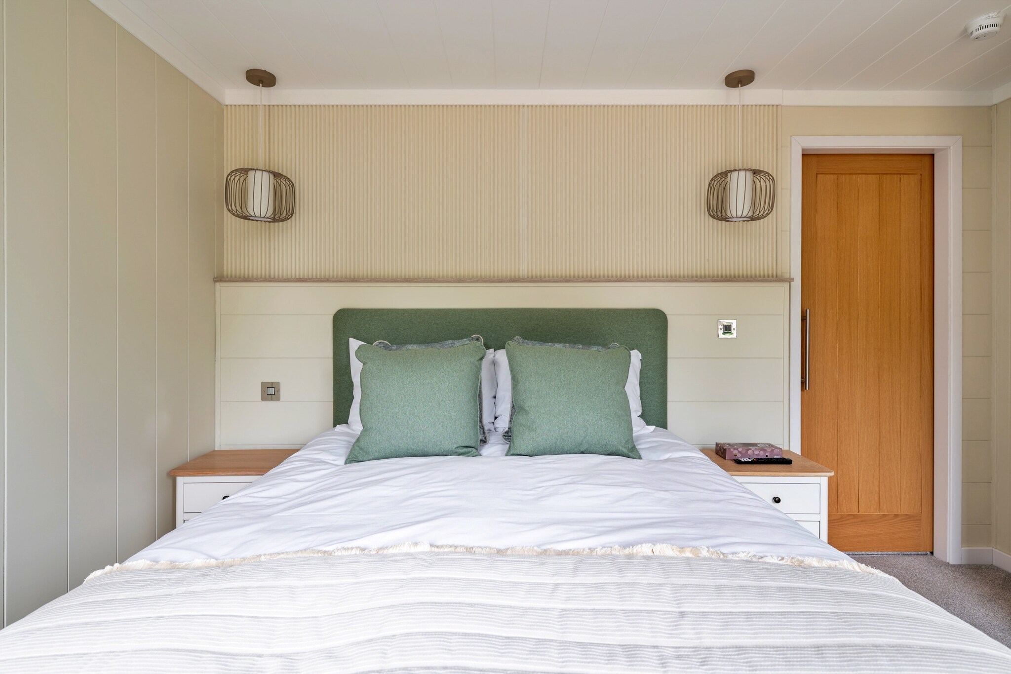 Cambridge Luxury Lodge - Bedroom