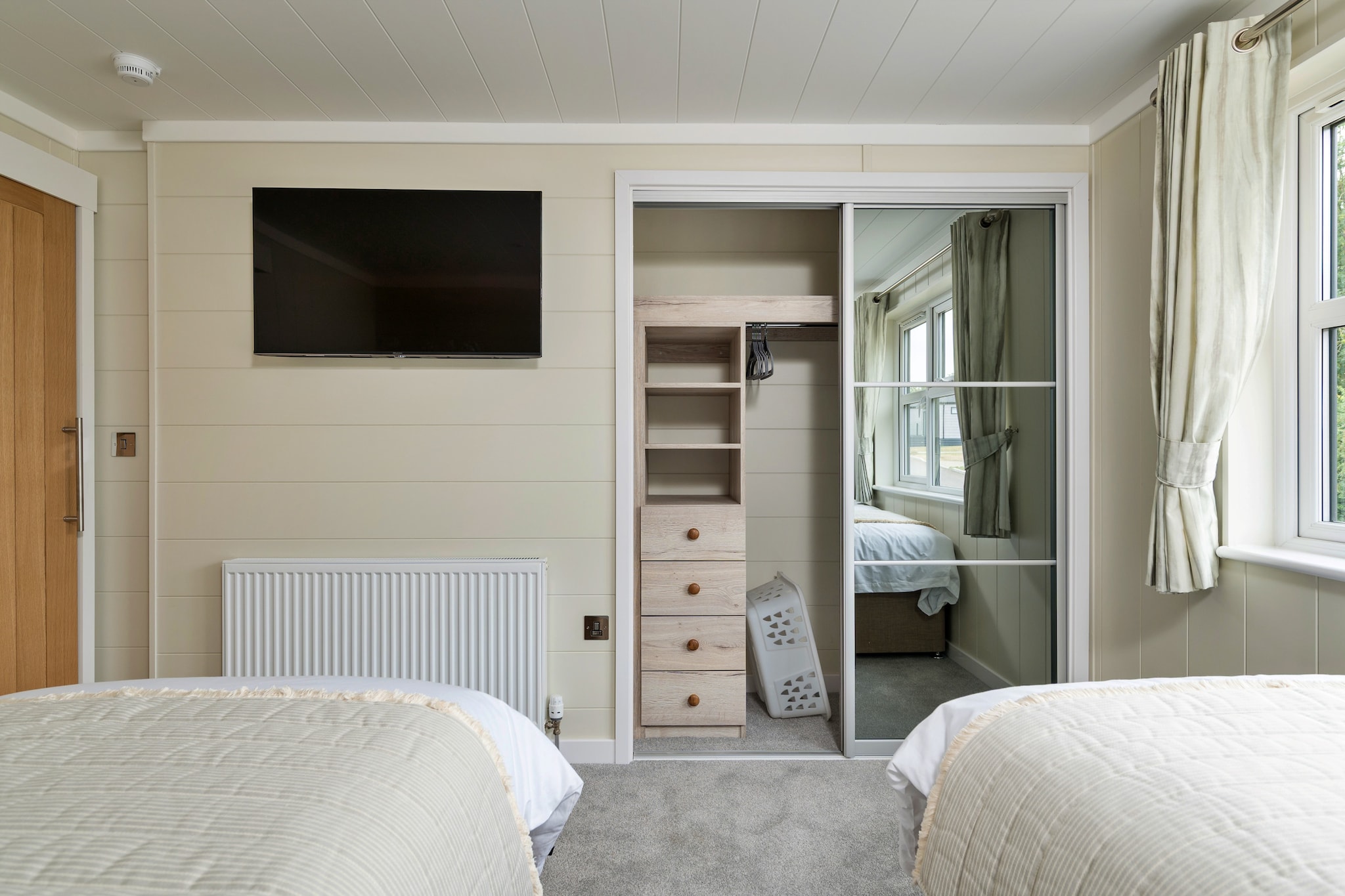 Cambridge Luxury Lodge - Bedroom