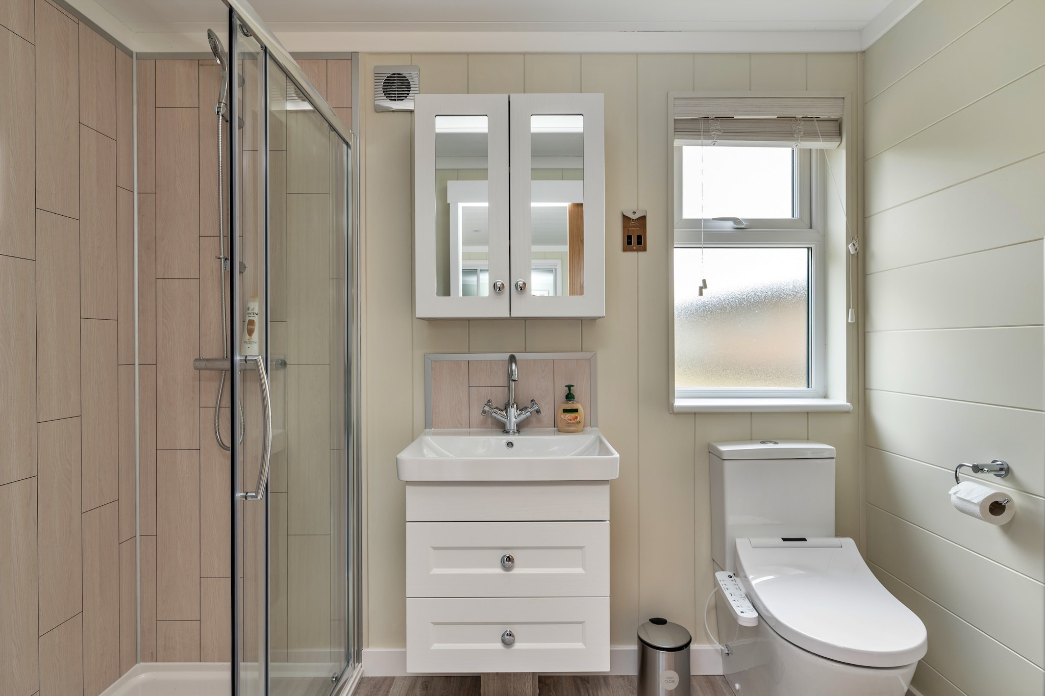 Cambridge Luxury Lodge - Bathroom