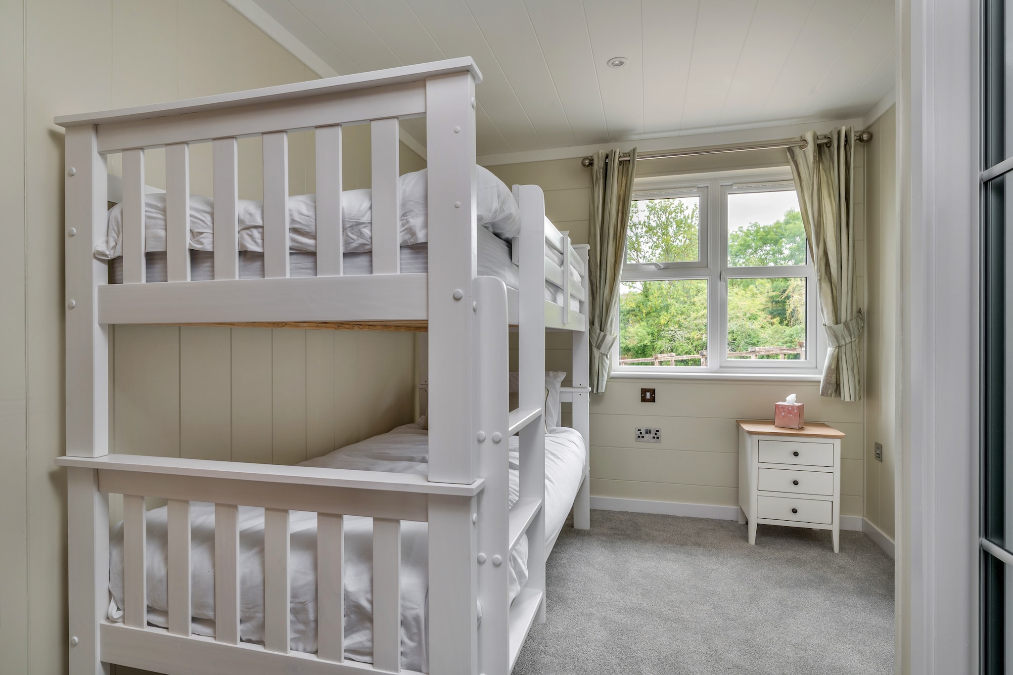 Cambridge Luxury Lodge - Bedroom