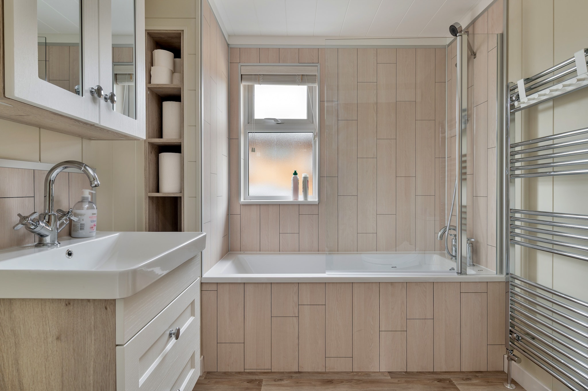 Cambridge Luxury Lodge - Bathroom