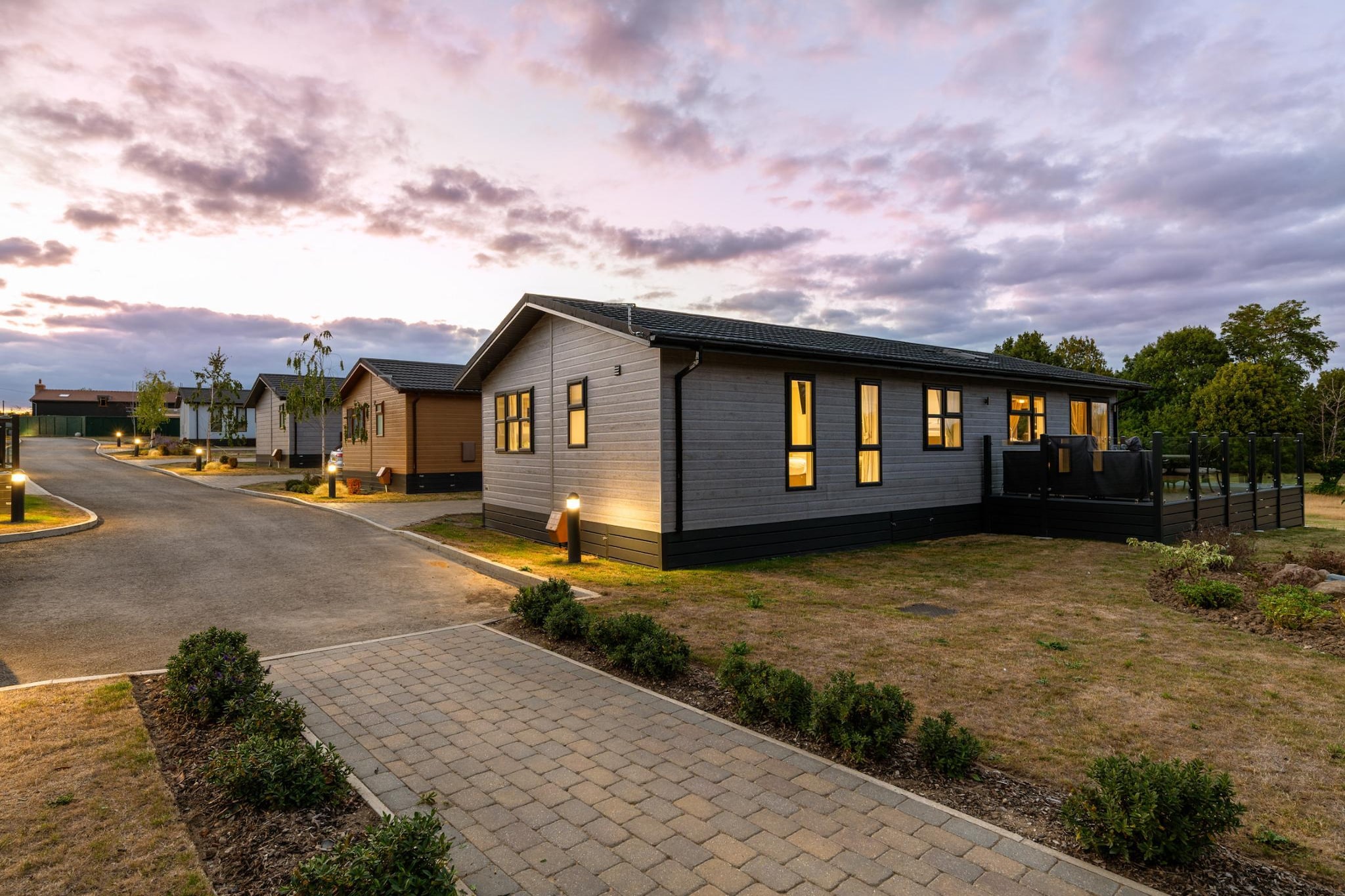 Cambridge Luxury Lodge - Exterior in summer