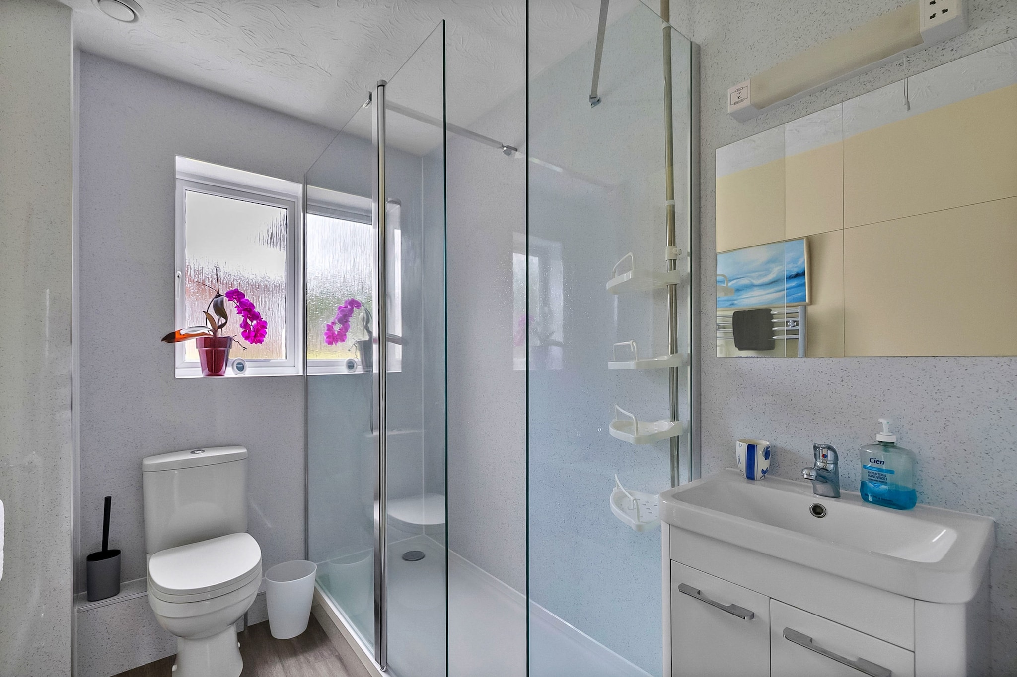 Lavender Waye - Bathroom