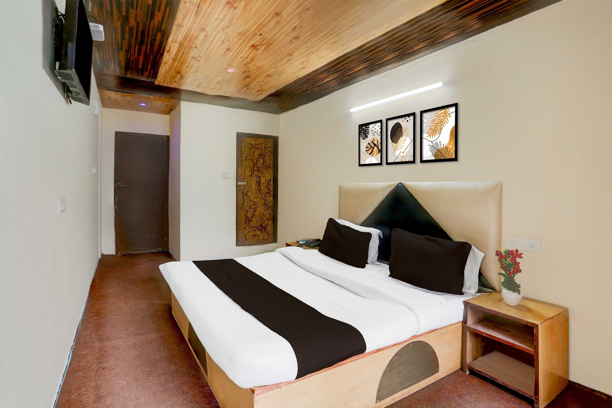 Comfortable Accommodations: Collection O Simsa Near Kanyal Road in ManÄli offers family rooms with private bathrooms, work desks, and seating areas. Each room includes free toiletries, a bath or shower, TV, and tiled floors.

Essential Facilities: Guests enjoy free WiFi, a 24-hour front desk, housekeeping service, room service, and luggage storage. The hotel provides a welcoming environment with English and Hindi spoken at reception.

Local Attractions: Located 50 km from Kulluâ€“Manali Airport, the hotel is near Hidimba Devi Temple (9 km), Tibetan Monastery (5 km), Circuit House (7 km), Manu Temple (8 km), and Solang Valley (18 km).

No Restrictions
1. Unmarried couples are warmly welcome at this property.
2. Guests with local ID proof are warmly welcome.
3.Early Check-In Policy: A full dayâ€™s room rate will be charged for check-ins before 6:00 AM. Complimentary early check-in is available between 6:00 AM and 10:00 AM, subject to room availability.
4.Foreign guests are welcome and allowed to stay at this property without any restrictions

Check-in is only available to guests aged 18 and above. Please provide a government-issued ID to confirmÂ yourÂ age.