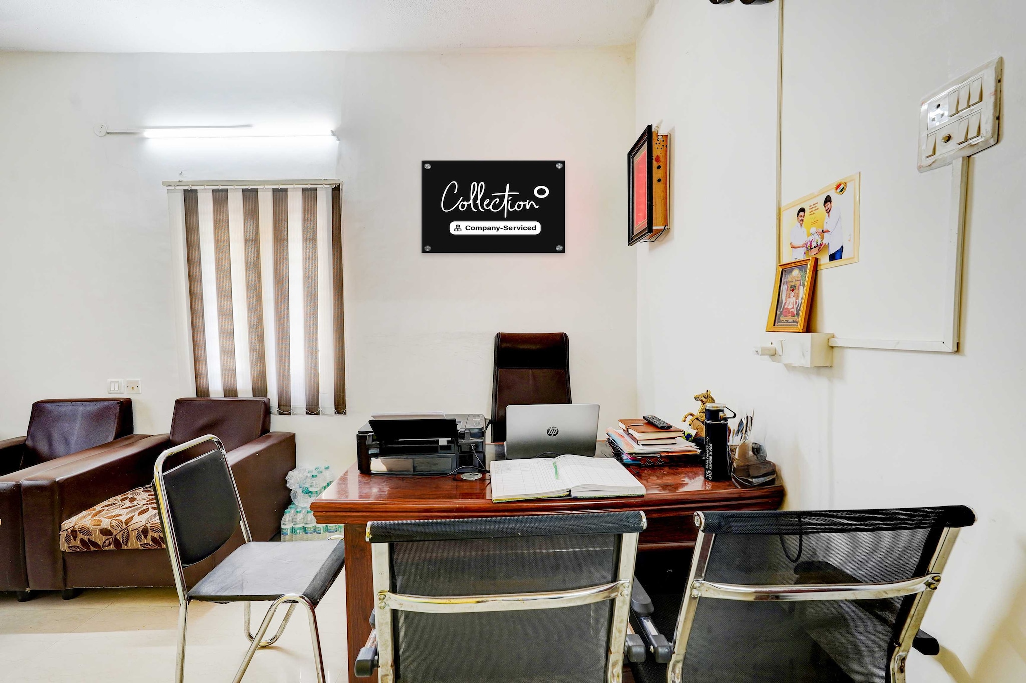 Ground floor: (bedroom(double bed, TV, seating area, air conditioning, Towels incl., telephone), bathroom(bathtub or shower, shower, washbasin, toilet, shampoo, body soap, hot water), Parking)