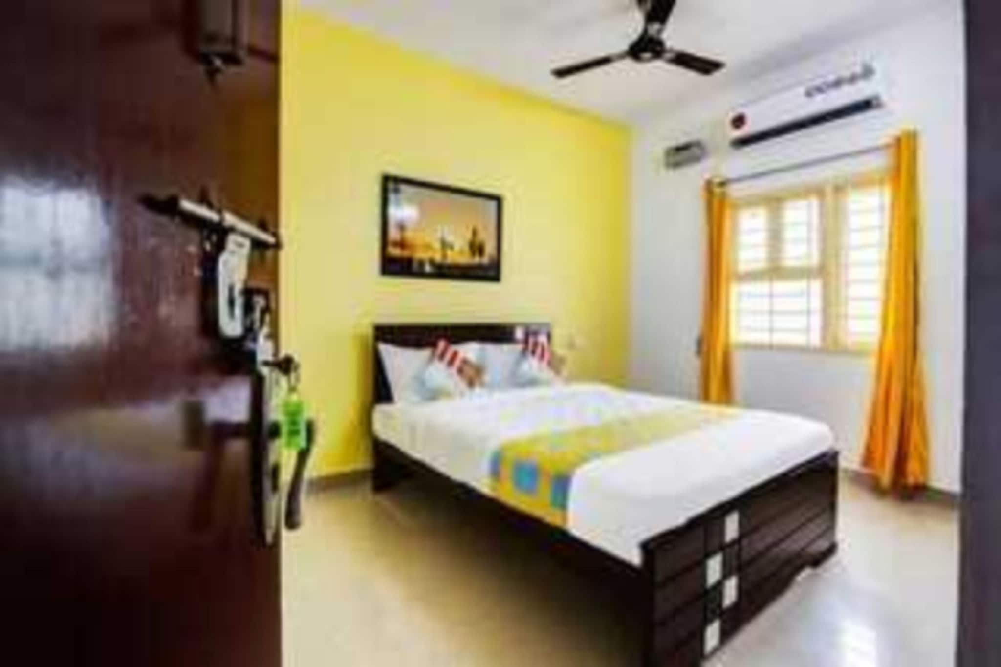 Comfortable Accommodations: Super Collection O Kelambakkam in Chennai offers family rooms with air-conditioning, private bathrooms, work desks, and seating areas. Each room includes free toiletries, a shower, TV, and wardrobe.

Essential Facilities: Guests enjoy free WiFi, a lift, 24-hour front desk, and room service. Additional amenities include a continental breakfast, air-conditioning, and a work desk.

Convenient Location: Located 28 km from Chennai International Airport, the hotel is near attractions such as Arignar Anna Zoological Park (19 km) and Chennai Trade Centre (34 km). English and Hindi are spoken at reception.

Couples in particular like the location â€“ they rated it 9.9 for a two-person trip.

1. Unmarried couples are warmly welcome at this property.
2. Guests with local ID proof are warmly welcome.
3.Early Check-In Policy: A full dayâ€™s room rate will be charged for check-ins before 6:00 AM. Complimentary early check-in is available between 6:00 AM and 10:00 AM, subject to room availability.
4.Foreign guests are welcome and allowed to stay at this property without any restrictions

Check-in is only available to guests aged 18 and above. Please provide a government-issued ID to confirmÂ yourÂ age.

