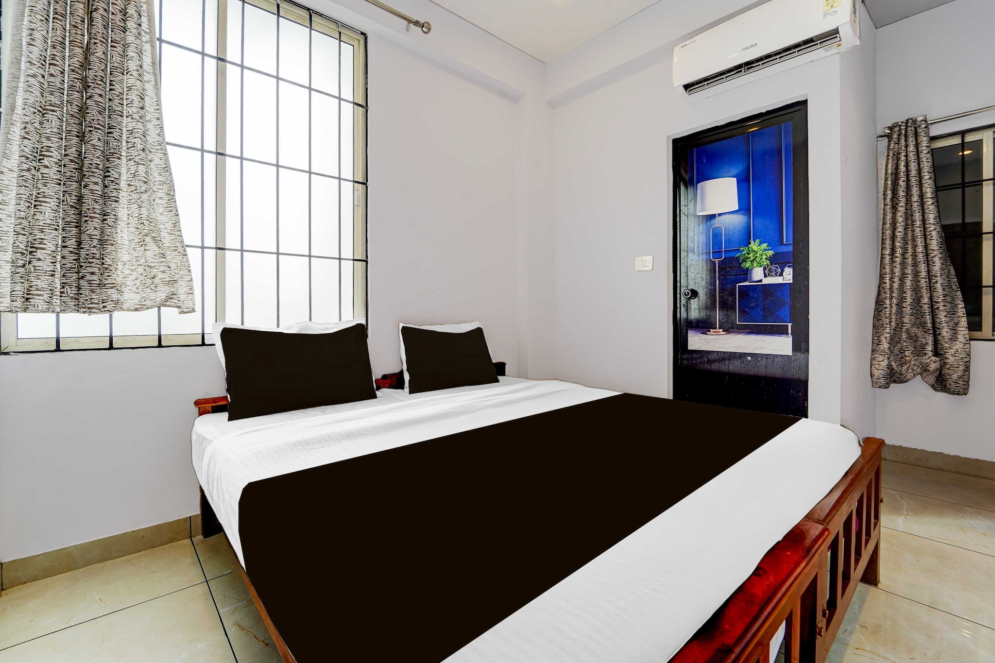 Comfortable Accommodations: Hotel O Pukkattupady Aluva East in Kochi offers family rooms with air-conditioning, private bathrooms, work desks, and seating areas. Each room includes free toiletries, bath or shower, TV, tiled floors, and a wardrobe.

Essential Facilities: Guests enjoy free WiFi, a lift, 24-hour front desk, housekeeping service, room service, and luggage storage. The hotel provides continental breakfast and a variety of amenities to ensure a pleasant stay.

Convenient Location: Located 17 km from Cochin International Airport, the hotel is near attractions such as Kochi Biennale (30 km), Cochin Shipyard (19 km), and Wonderla Kochi (5 km). Reception staff speak English and Hindi.

1. Unmarried couples are warmly welcome at this property.
2. Guests with local ID proof are warmly welcome.
3.Early Check-In Policy: A full dayâ€™s room rate will be charged for check-ins before 6:00 AM. Complimentary early check-in is available between 6:00 AM and 10:00 AM, subject to room availability.
4.Foreign guests are welcome and allowed to stay at this property without any restrictions
Check-in is only available to guests aged 18 and above. Please provide a government-issued ID to confirmÂ yourÂ age.
