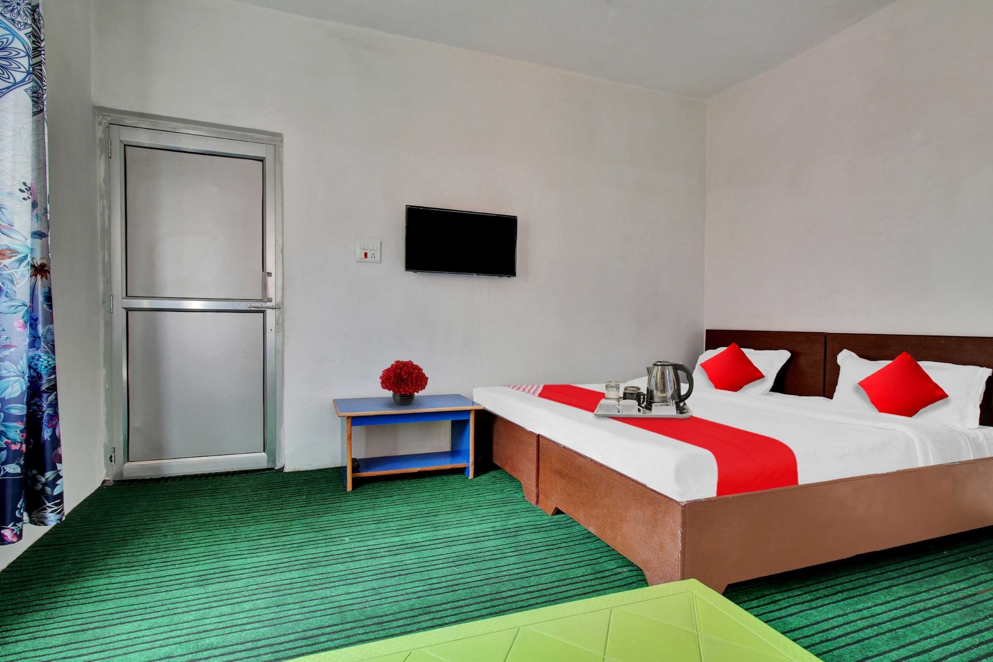 Comfortable Accommodations: Collection O Rajbagh Post Office in Srinagar offers family rooms with air-conditioning, private bathrooms, work desks, and seating areas. Each room includes free toiletries, a bath or shower, TV, and tiled floors.

Essential Facilities: Guests enjoy free WiFi, a 24-hour front desk, housekeeping service, room service, and luggage storage. The hotel provides a welcoming environment with English and Hindi spoken at reception.

Prime Location: Situated 20 km from Srinagar Airport, the hotel is close to attractions such as Shankaracharya Mandir (9 km), Hazratbal Mosque (10 km), and Pari Mahal (11 km). Nearby points include Roza Bal Shrine (4.6 km) and Hari Parbat (6 km).

 No Unmarried Couples: Weâ€™re sorry, but we are unable to accommodate unmarried couples at this property.

Early Check-In Policy: A full dayâ€™s room rate will be charged for check-ins before 6:00 AM. Complimentary early check-in is available between 6:00 AM and 10:00 AM, subject to room availability.

Check-in is only available to guests aged 18 and above. Please provide a government-issued ID to confirmÂ yourÂ age.


