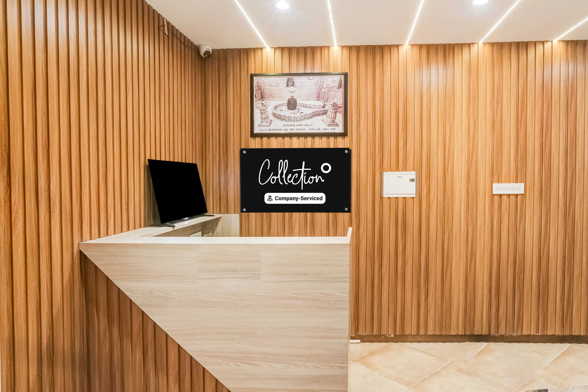 Ground floor: (bedroom(double bed, TV, seating area, air conditioning, telephone), bathroom(bathtub or shower, shower, washbasin, toilet, Towels incl., shampoo, body soap, hot water), Parking)