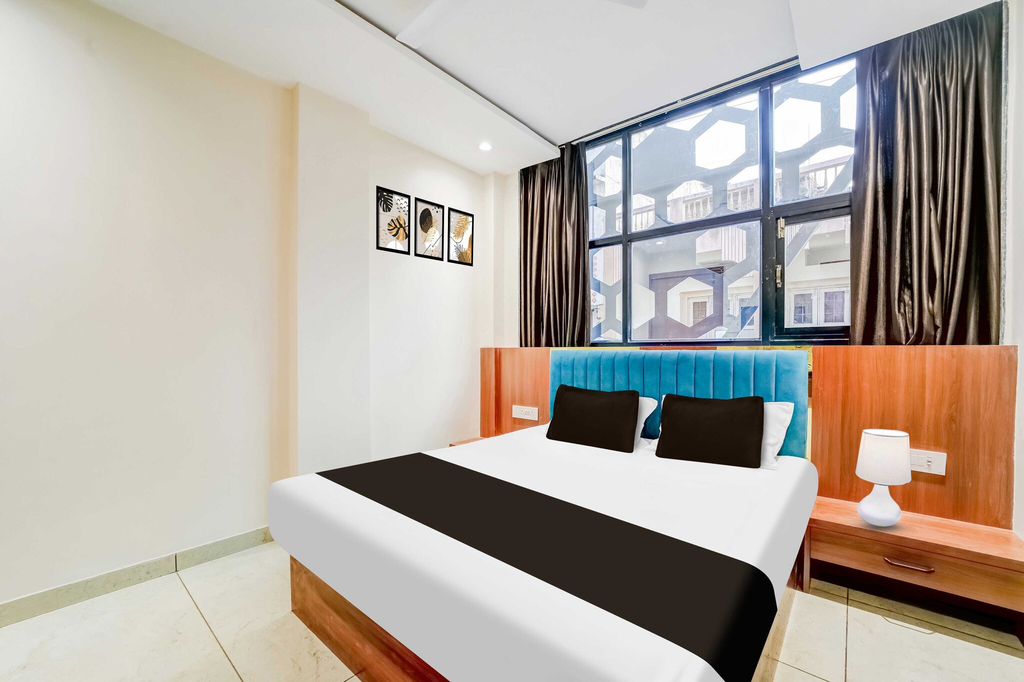 Comfortable Accommodations: Super Collection O Mahakal Formerly Maharana Pratap in Ujjain offers family rooms with air-conditioning, private bathrooms, work desks, and seating areas. Each room includes free toiletries, a bath or shower, TV, and tiled floors.
Essential Facilities: Guests enjoy free WiFi, a 24-hour front desk, housekeeping service, room service, and luggage storage. Additional amenities include a work desk, seating area, and wardrobe.
Prime Location: Located 56 km from Devi Ahilya Bai Holkar Airport, the hotel is less than 1 km from Ujjain Junction Station. Mahakaleshwar Jyotirlinga is an 18-minute walk away, and Ujjain Kumbh Mela is 3.3 km nearby.
Couples in particular like the location – they rated it 9.8 for a two-person trip.
1. Unmarried couples are warmly welcome at this property.
2. Guests with local ID proof are warmly welcome.
3.Early Check-In Policy: A full day’s room rate will be charged for check-ins before 6:00 AM. Complimentary early check-in is available between 6:00 AM and 10:00 AM, subject to room availability.
4.Foreign guests are welcome and allowed to stay at this property without any restrictions
Check-in is only available to guests aged 18 and above. Please provide a government-issued ID to confirm your age.