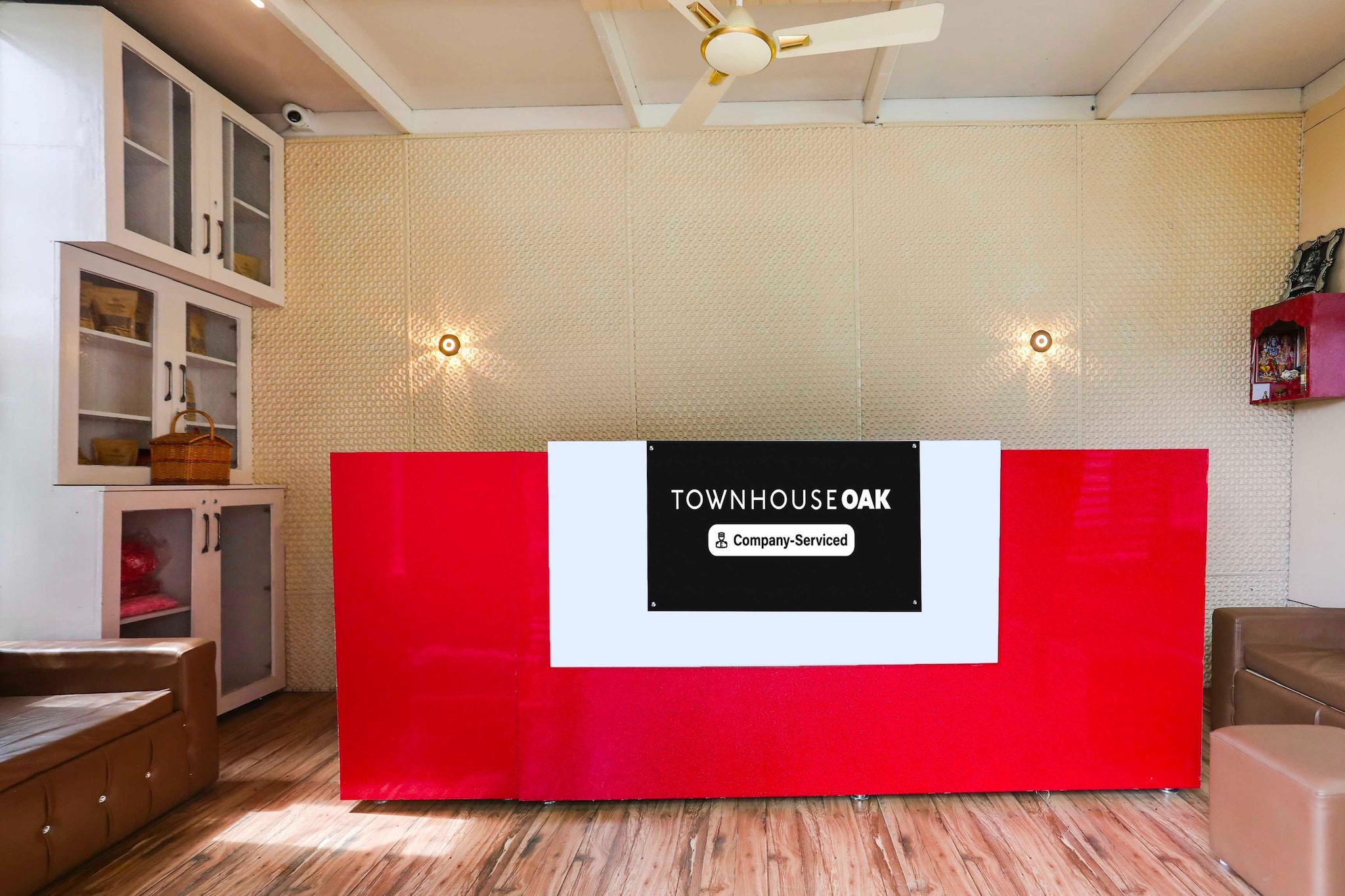 Ground floor: (bedroom(double bed, TV, seating area, air conditioning, telephone), bathroom(bathtub or shower, shower, washbasin, toilet, Towels incl., shampoo, body soap, hot water), Parking)