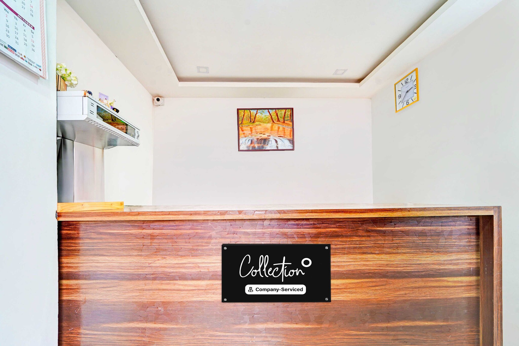 Ground floor: (bedroom(double bed, TV, seating area, air conditioning, telephone), bathroom(bathtub or shower, shower, washbasin, toilet, Towels incl., shampoo, body soap, hot water), Parking)