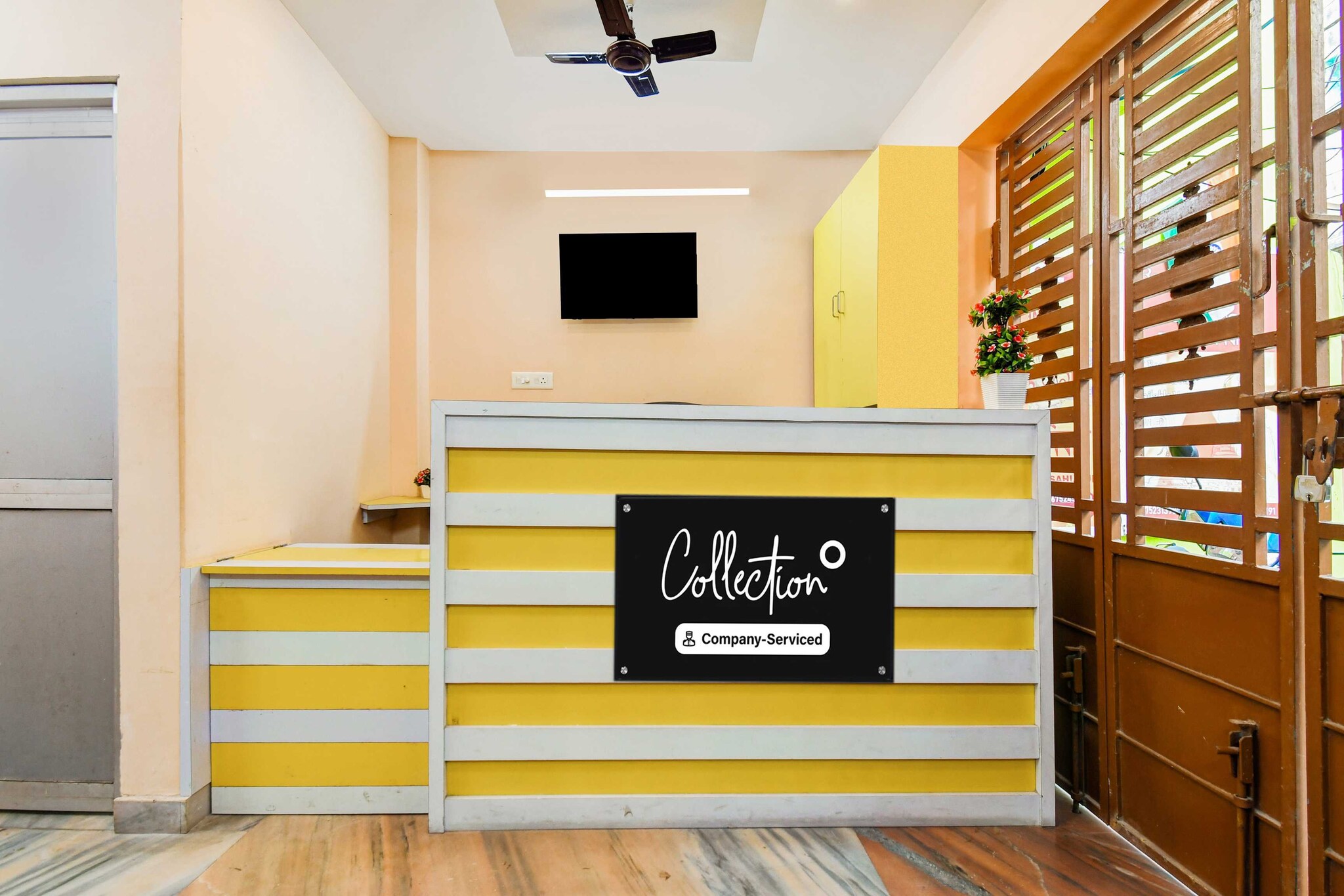 Ground floor: (bedroom(double bed, TV, seating area, air conditioning, telephone), bathroom(bathtub or shower, shower, washbasin, toilet, Towels incl., shampoo, body soap, hot water), Parking)