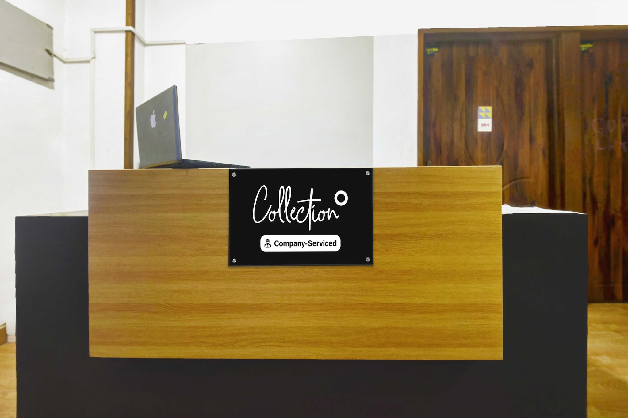 Ground floor: (bedroom(double bed, TV, seating area, air conditioning, Towels incl., telephone), bathroom(bathtub or shower, shower, washbasin, toilet, shampoo, body soap, hot water))