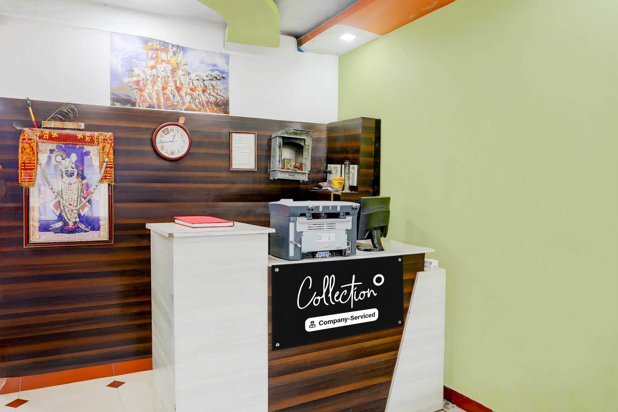 Ground floor: (bedroom(double bed, TV, seating area, air conditioning, telephone), bathroom(bathtub or shower, shower, washbasin, toilet, Towels incl., shampoo, body soap, hot water), Parking)