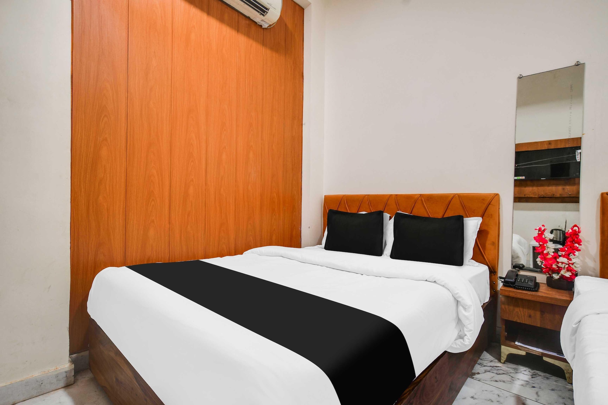 Comfortable Accommodations: Collection O Ujjain Near Hari Fatak in Ujjain offers family rooms with air-conditioning, private bathrooms, work desks, and seating areas. Each room includes free toiletries, a bath or shower, TV, and tiled floors.
Essential Facilities: Guests enjoy free WiFi, a 24-hour front desk, housekeeping service, room service, and luggage storage. Additional amenities include a work desk, seating area, and wardrobe.
Prime Location: Located 56 km from Devi Ahilya Bai Holkar Airport, the hotel is a 14-minute walk from Ujjain Junction Station. Nearby attractions include Mahakaleshwar Jyotirlinga (1.8 km), Ujjain Kumbh Mela (3.1 km), and Hanuman Naka (1 km).
1. Unmarried couples are warmly welcome at this property.
2. Guests with local ID proof are warmly welcome.
3.Early Check-In Policy: A full day’s room rate will be charged for check-ins before 6:00 AM. Complimentary early check-in is available between 6:00 AM and 10:00 AM, subject to room availability.
4.Foreign guests are welcome and allowed to stay at this property without any restrictions
Check-in is only available to guests aged 18 and above. Please provide a government-issued ID to confirm your age.