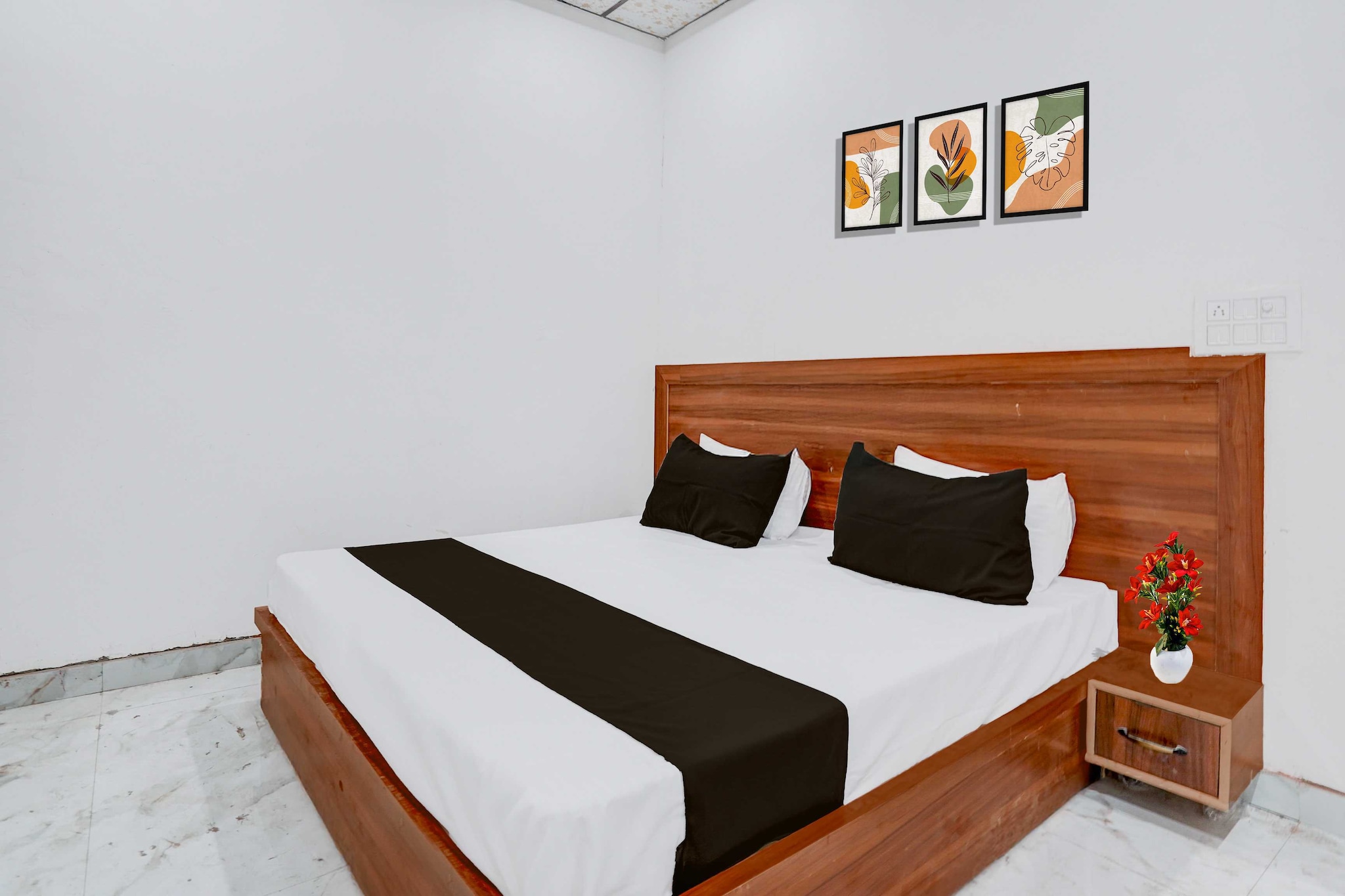 Comfortable Accommodations: Collection O Sikandra Near Akbar Tomb in Agra offers family rooms with air-conditioning, private bathrooms, work desks, and seating areas. Each room includes free toiletries, a bath or shower, TV, and tiled floors.
Essential Facilities: Guests enjoy free WiFi, a 24-hour front desk, housekeeping service, room service, and luggage storage. Additional amenities include a work desk, seating area, TV, and wardrobe.
Prime Location: Located 8 km from Agra airport, the hotel is a 13-minute walk from Akbar's Tomb. Nearby attractions include Agra Cantonment (9 km), Taj Mahal (13 km), and Mankameshwar Temple (9 km).
1. Unmarried couples are warmly welcome at this property.
2. Guests with local ID proof are warmly welcome.
3.Early Check-In Policy: A full day’s room rate will be charged for check-ins before 6:00 AM. Complimentary early check-in is available between 6:00 AM and 10:00 AM, subject to room availability.
4.Foreign guests are welcome and allowed to stay at this property without any restrictions
Check-in is only available to guests aged 18 and above. Please provide a government-issued ID to confirm your age.