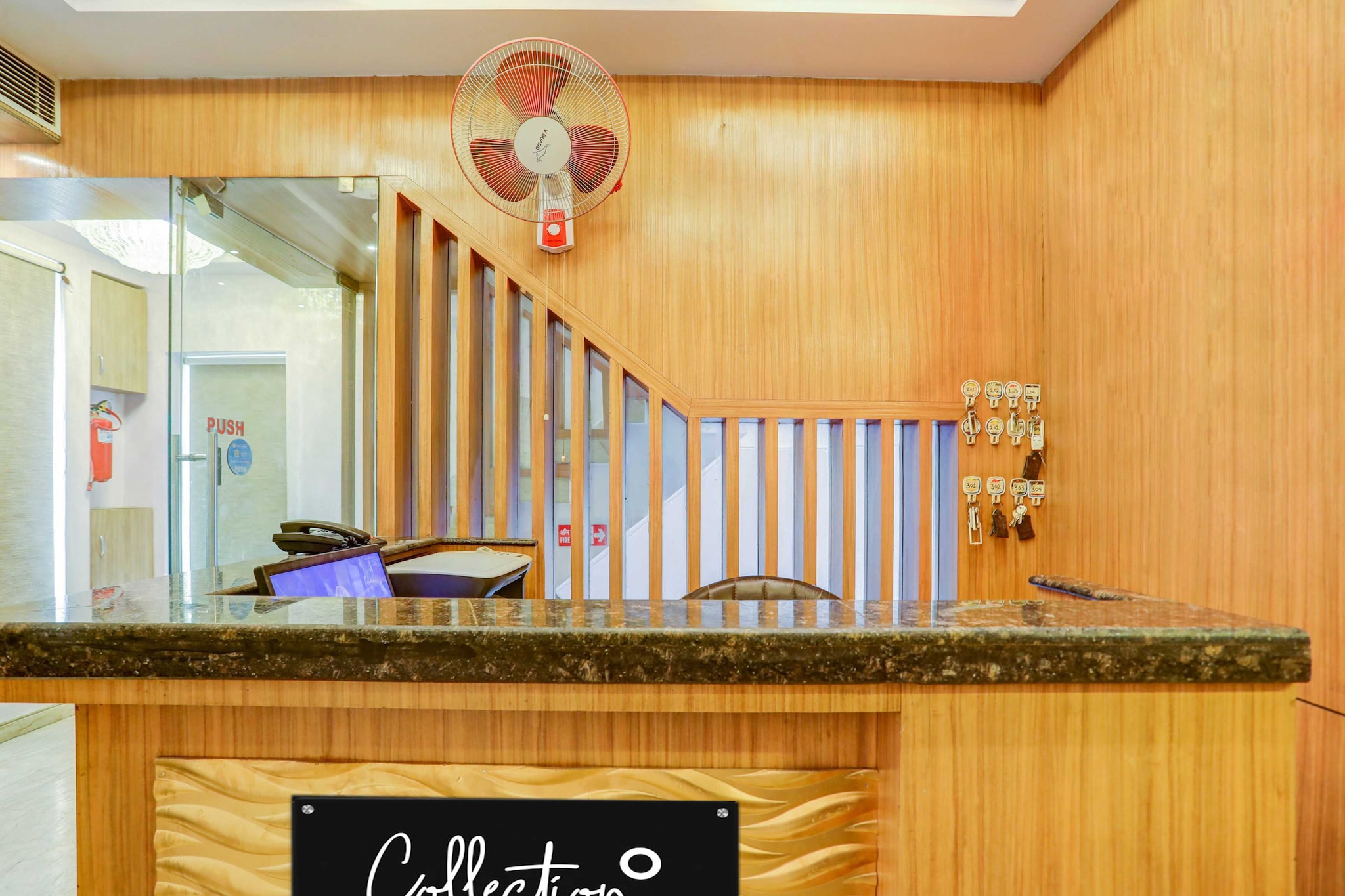 Ground floor: (bedroom(double bed, TV, seating area, air conditioning, telephone), bathroom(bathtub or shower, shower, washbasin, toilet, Towels incl., shampoo, body soap, hot water), Parking)