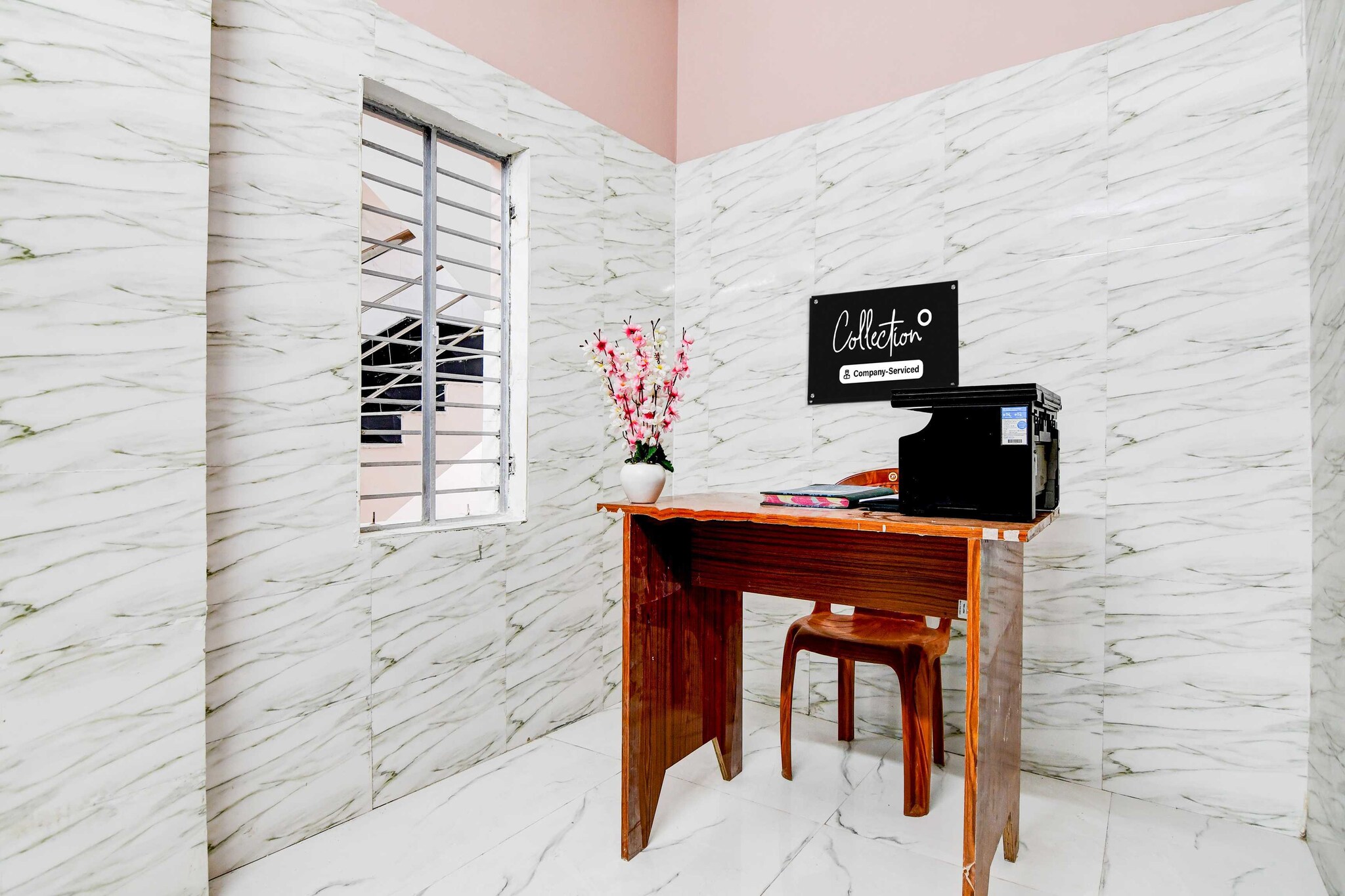 Ground floor: (bedroom(double bed, TV, seating area, air conditioning, telephone), bathroom(bathtub or shower, shower, washbasin, toilet, Towels incl., shampoo, body soap, hot water))
