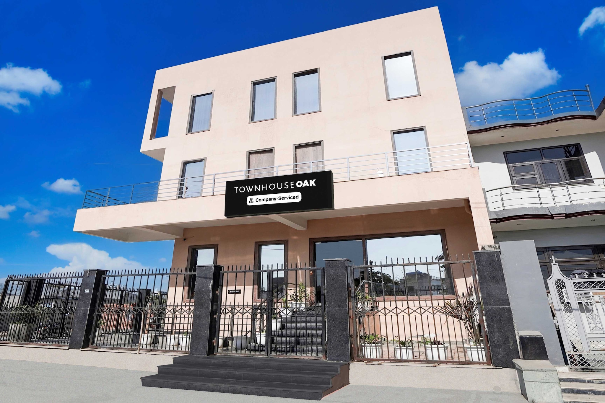 Collection O Taj Nagri Basai