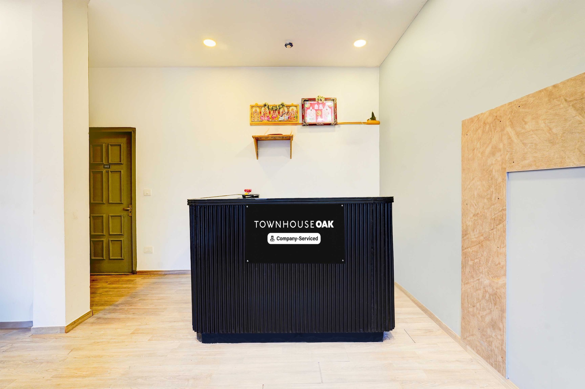 Ground floor: (bedroom(double bed, TV, seating area, air conditioning, telephone), bathroom(bathtub or shower, shower, washbasin, toilet, Towels incl., shampoo, body soap, hot water))