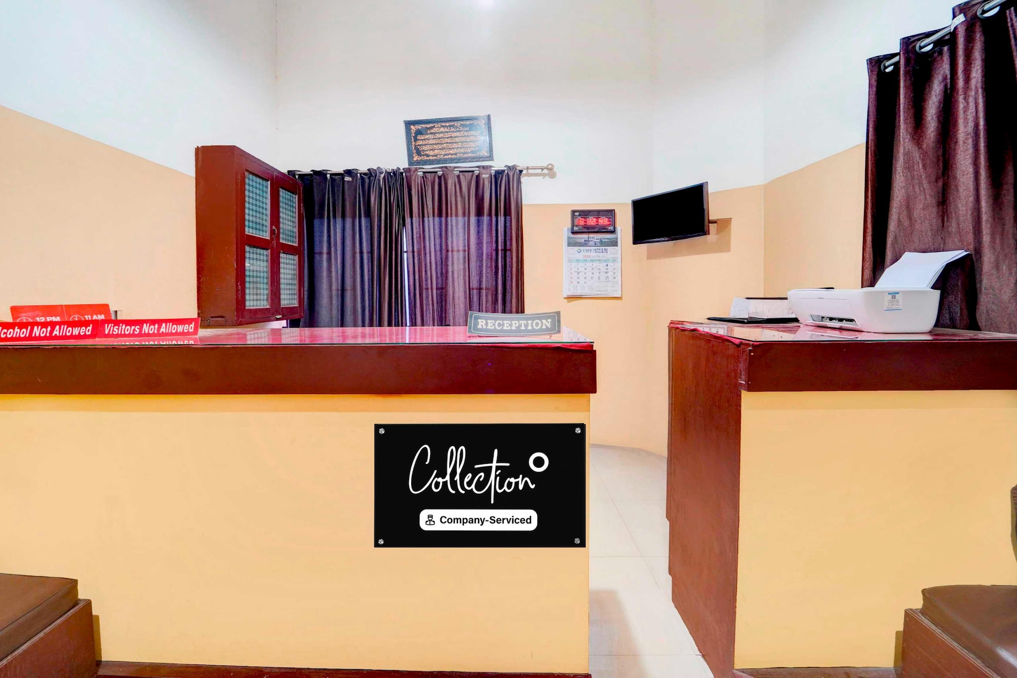 Ground floor: (bedroom(double bed, TV, seating area, air conditioning, telephone), bathroom(bathtub or shower, shower, washbasin, toilet, Towels incl., shampoo, body soap, hot water))