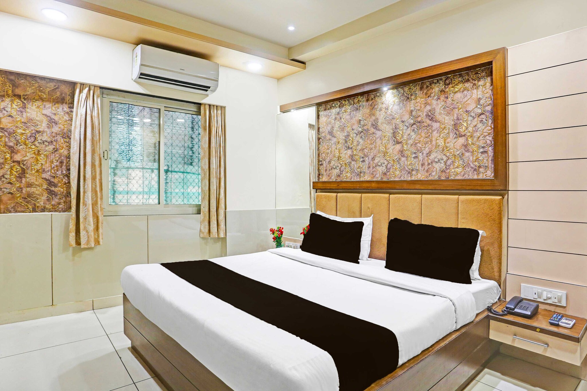 Comfortable Accommodations: Collection O Kesarganj in Ajmer offers family rooms with air-conditioning, private bathrooms, work desks, and seating areas. Each room includes free toiletries, a bath or shower, TV, and tiled floors.
Essential Facilities: Guests enjoy free WiFi, a 24-hour front desk, housekeeping service, room service, and luggage storage. The hotel provides a welcoming environment with English and Hindi spoken at reception.
Prime Location: Located 26 km from Kishangarh Airport, the hotel is a 19-minute walk from Ajmer Junction and 1.4 km from Ajmer Sharif. Nearby attractions include Ana Sagar Lake (4.8 km) and Varaha Temple (14 km).
1.Unmarried couples are warmly welcome at this property.
2. Guests with local ID proof are warmly welcome.
3.Early Check-In Policy: A full day’s room rate will be charged for check-ins before 6:00 AM. Complimentary early check-in is available between 6:00 AM and 10:00 AM, subject to room availability.
4.Foreign guests are welcome and allowed to stay at this property without any restrictions
Check-in is only available to guests aged 18 and above. Please provide a government-issued ID to confirm your age.