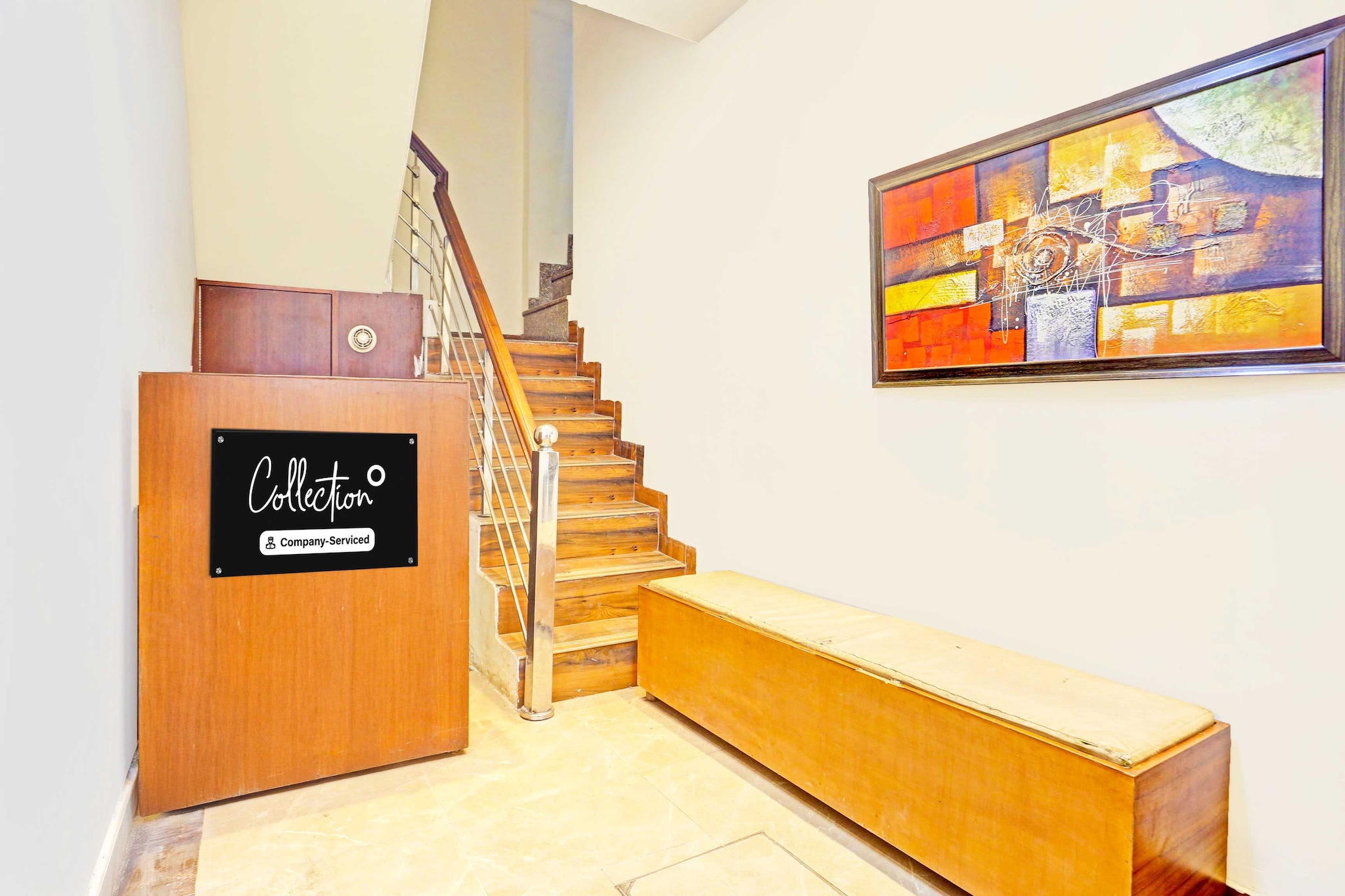 Ground floor: (bedroom(double bed, TV, seating area, air conditioning, telephone), bathroom(bathtub or shower, shower, washbasin, toilet, Towels incl., shampoo, body soap, hot water), Parking)