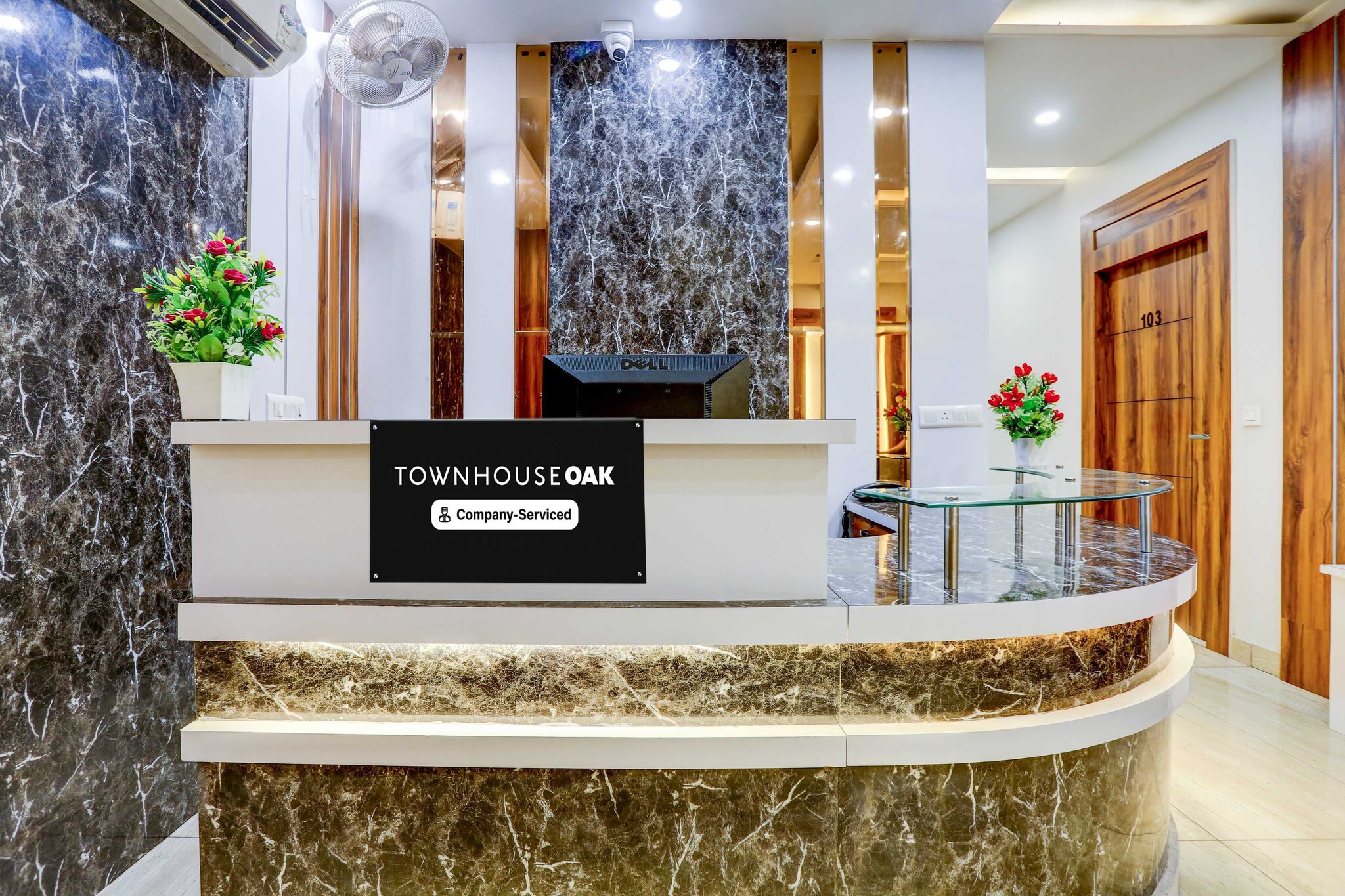 Ground floor: (bedroom(double bed, TV, seating area, air conditioning, telephone), bathroom(bathtub or shower, shower, washbasin, toilet, Towels incl., shampoo, body soap, hot water), Parking)