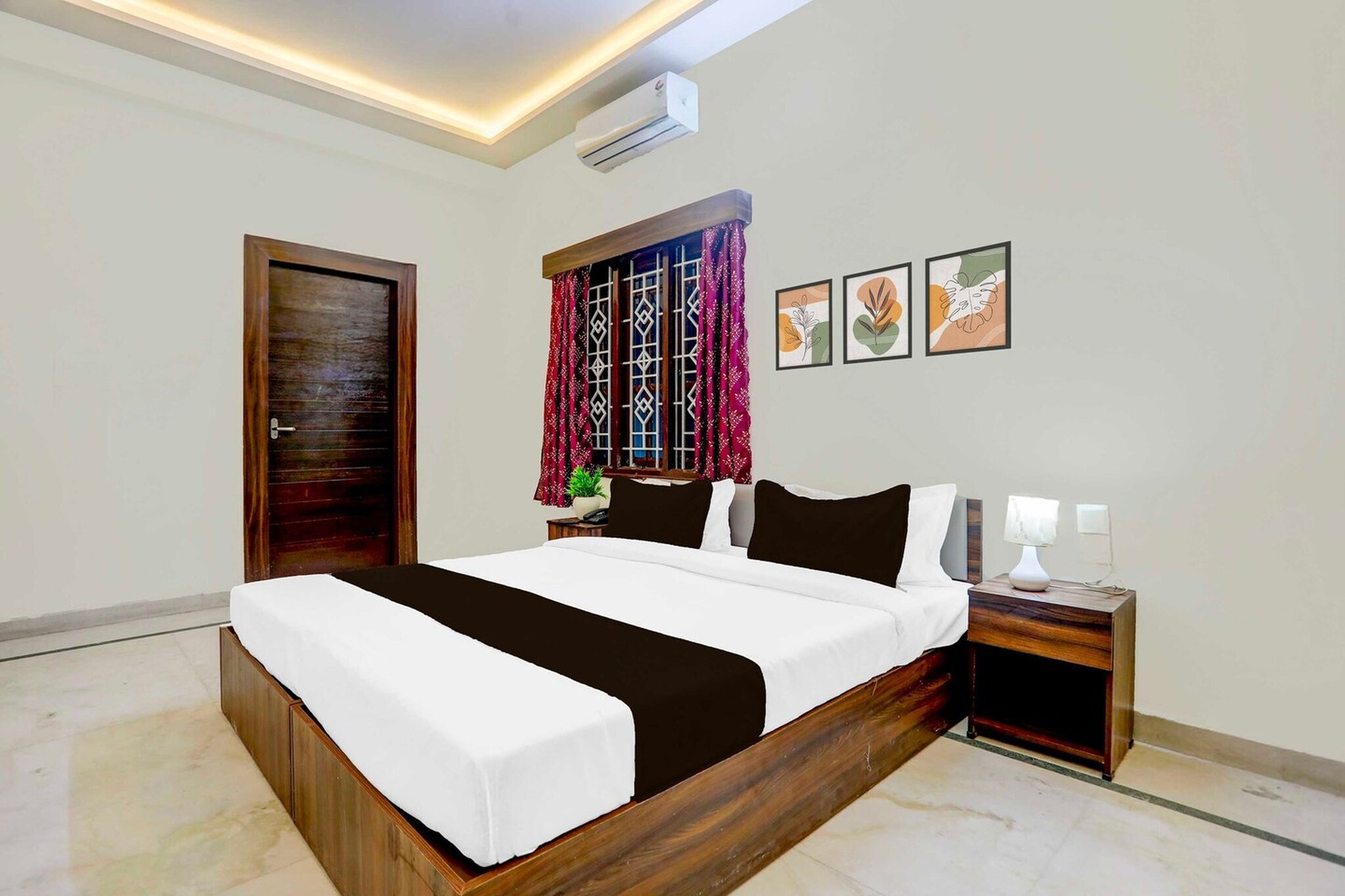 Situated within 2.5 km of Forum Mall, Koramangala and 6.8 km of Brigade Road, Collection O Madiwala Lake Park BTM features rooms with air conditioning and a private bathroom in Bengaluru. With free WiFi, this 3-star hotel offers room service and a 24-hour front desk. The hotel has family rooms.

All rooms at the hotel are fitted with a seating area, a flat-screen TV with satellite channels and a private bathroom with free toiletries and a bath or shower. All guest rooms have a desk.

Kanteerava Indoor Stadium is 8.5 km from Collection O Madiwala Lake Park BTM, while Commercial Street is 8.6 km from the property. Kempegowda International Airport is 39 km away. 

1. Unmarried couples are warmly welcome at this property.
2. Guests with local ID proof are warmly welcome.
3.Early Check-In Policy: A full dayâ€™s room rate will be charged for check-ins before 6:00 AM. Complimentary early check-in is available between 6:00 AM and 10:00 AM, subject to room availability.
4.Foreign guests are welcome and allowed to stay at this property without any restrictions
Check-in is only available to guests aged 18 and above. Please provide a government-issued ID to confirmÂ yourÂ age.