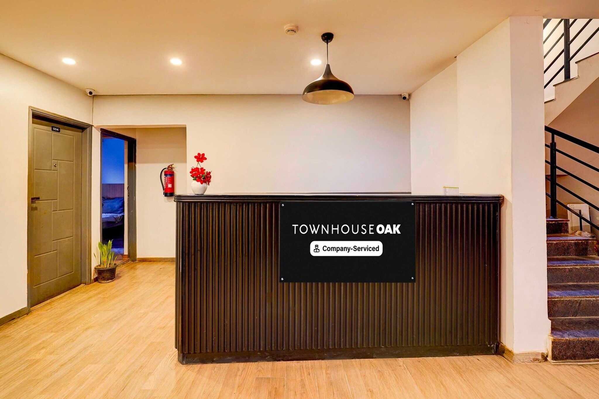 Ground floor: (bedroom(double bed, TV, seating area, air conditioning, lift, Towels incl., telephone), bathroom(bathtub or shower, shower, washbasin, toilet, shampoo, body soap, hot water))