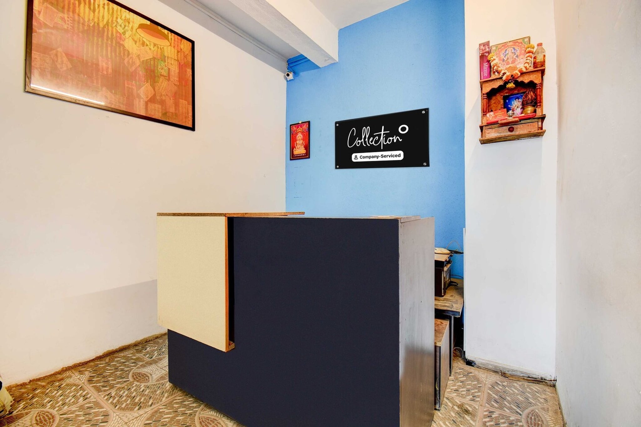 Ground floor: (bedroom(double bed, TV, seating area, air conditioning, Towels incl., telephone), bathroom(bathtub or shower, shower, washbasin, toilet, shampoo, body soap, hot water))