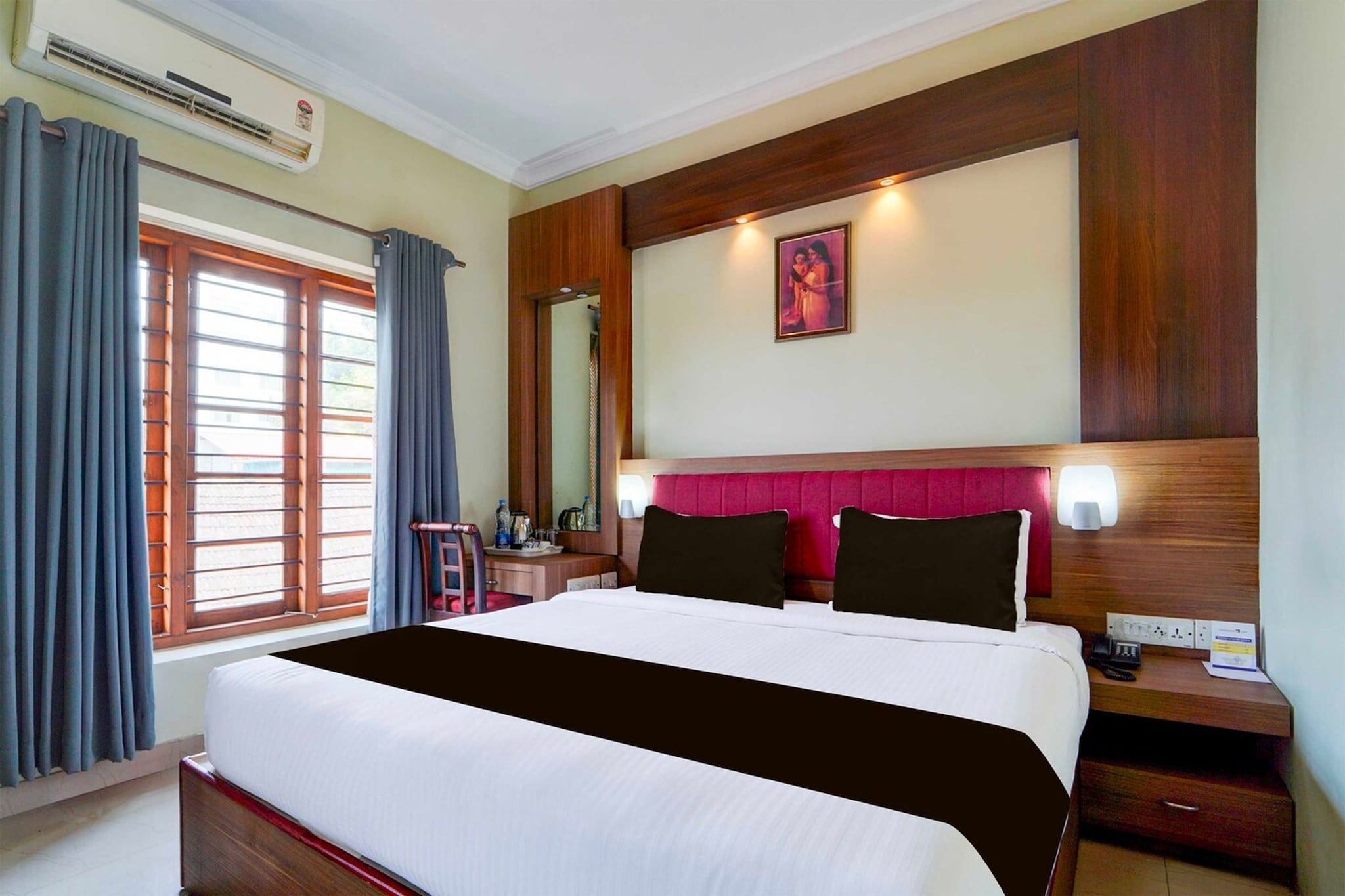 Set within less than 1 km of Napier Museum and 3.7 km of Sree Padmanabhaswamy Temple, Collection O MG Road Trivandrum offers rooms with air conditioning and a private bathroom in Trivandrum. This 3-star hotel offers room service, a 24-hour front desk and free WiFi. The hotel has family rooms.

All guest rooms at the hotel come with a seating area, a flat-screen TV with satellite channels and a private bathroom with free toiletries and a bath or shower. The units feature a desk.

Popular points of interest near Collection O MG Road Trivandrum include Kanakakunnu Palace, Kerala Science and Technology Museum and Kerala Secretariat. Thiruvananthapuram International Airport is 7 km from the property. 

Unmarried couples are warmly welcome at this property.
Guests with local ID proof are warmly welcome.
Foreign nationals are welcomeâ€”enjoy a comfortable and friendly stay with us.
Early Check-In Policy: A full dayâ€™s room rate will be charged for check-ins before 6:00 AM. Complimentary early check-in is available between 6:00 AM and 10:00 AM, subject to room availability.
Check-in is only available to guests aged 18 and above. Please provide a government-issued ID to confirmÂ yourÂ age.
