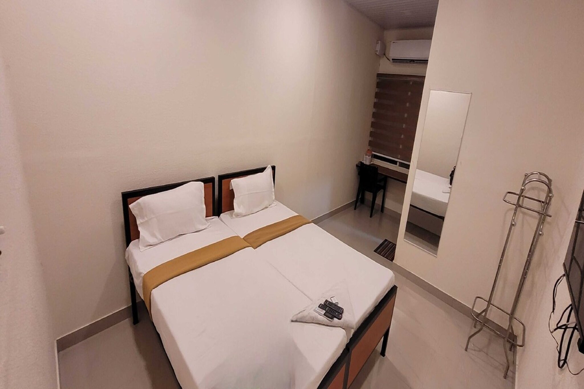 Situated within 13 km of Sree Padmanabhaswamy Temple and 13 km of Napier Museum, Collection O Karyavattom Near Green Field Stadium features rooms with air conditioning and a private bathroom in Trivandrum. With free WiFi, this 3-star hotel offers room service and a 24-hour front desk. The hotel has family rooms.

The rooms at the hotel are fitted with a seating area, a flat-screen TV with satellite channels and a private bathroom with free toiletries and a bath or shower. All units have a desk.

Guests at Collection O Karyavattom Near Green Field Stadium can enjoy a continental or a vegetarian breakfast.

Karikkakom Temple is 7.8 km from the accommodation, while Santhigiri Ashram is 12 km from the property. Thiruvananthapuram International Airport is 10 km away. 

Complimentary early check-in â€“ Subject to availability.

1. Unmarried couples are warmly welcome at this property.
2. Guests with local ID proof are warmly welcome.
3.Early Check-In Policy: A full dayâ€™s room rate will be charged for check-ins before 6:00 AM. Complimentary early check-in is available between 6:00 AM and 10:00 AM, subject to room availability.
4.Foreign guests are welcome and allowed to stay at this property without any restrictions
Check-in is only available to guests aged 18 and above. Please provide a government-issued ID to confirmÂ yourÂ age.
