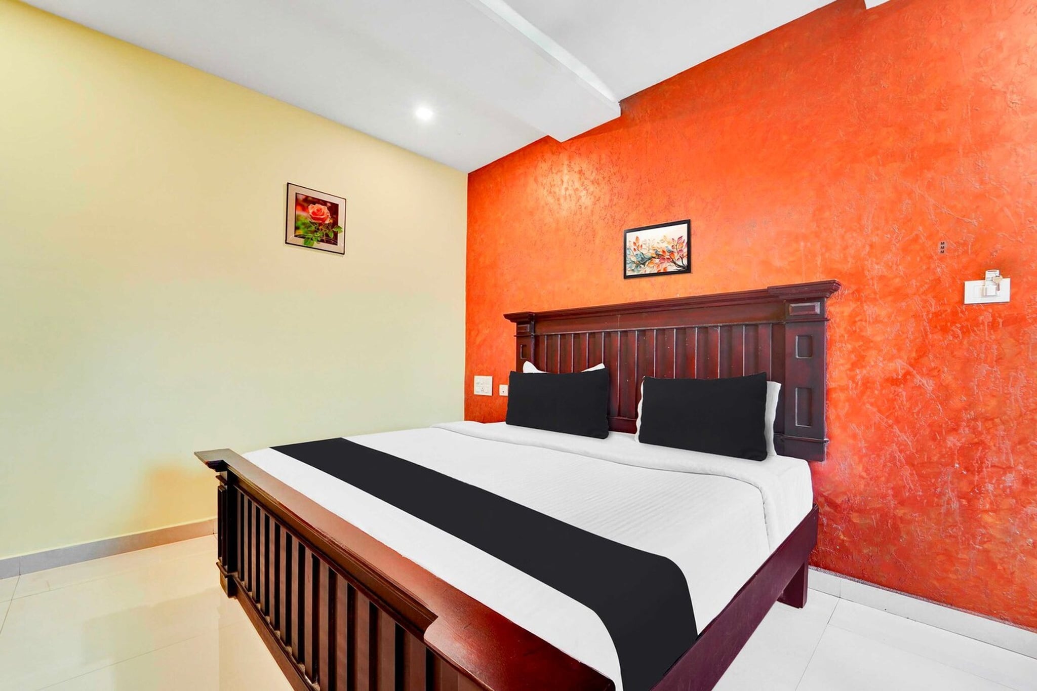 Located within 5.3 km of Cochin Shipyard and 1.1 km of National Stock Exchange Of India, Collection O Ernakulam North provides rooms with air conditioning and a private bathroom in Ernakulam. With free WiFi, this 3-star hotel offers room service and a 24-hour front desk. The hotel features family rooms.

Guest rooms at the hotel are equipped with a seating area, a flat-screen TV with satellite channels and a private bathroom with free toiletries and a bath or shower. The units include a desk.

Jawaharlal Nehru Stadium is 2.5 km from Collection O Ernakulam North, while High Court of Kerala is 2.7 km away. Cochin International Airport is 25 km from the proper.

Unmarried couples are warmly welcome at this property.
Guests with local ID proof are warmly welcome.
Foreign nationals are welcomeâ€”enjoy a comfortable and friendly stay with us.
Early Check-In Policy: A full dayâ€™s room rate will be charged for check-ins before 6:00 AM. Complimentary early check-in is available between 6:00 AM and 10:00 AM, subject to room availability.
Check-in is only available to guests aged 18 and above. Please provide a government-issued ID to confirmÂ yourÂ age.
