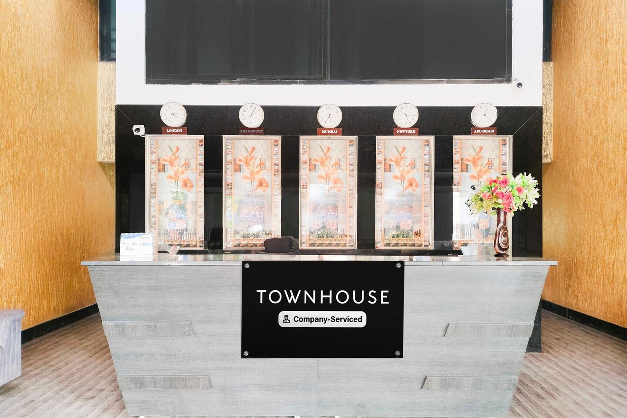 Ground floor: (bedroom(double bed, TV, seating area, air conditioning, Towels incl., telephone), bathroom(bathtub or shower, shower, washbasin, toilet, shampoo, body soap, hot water), parking, lift)