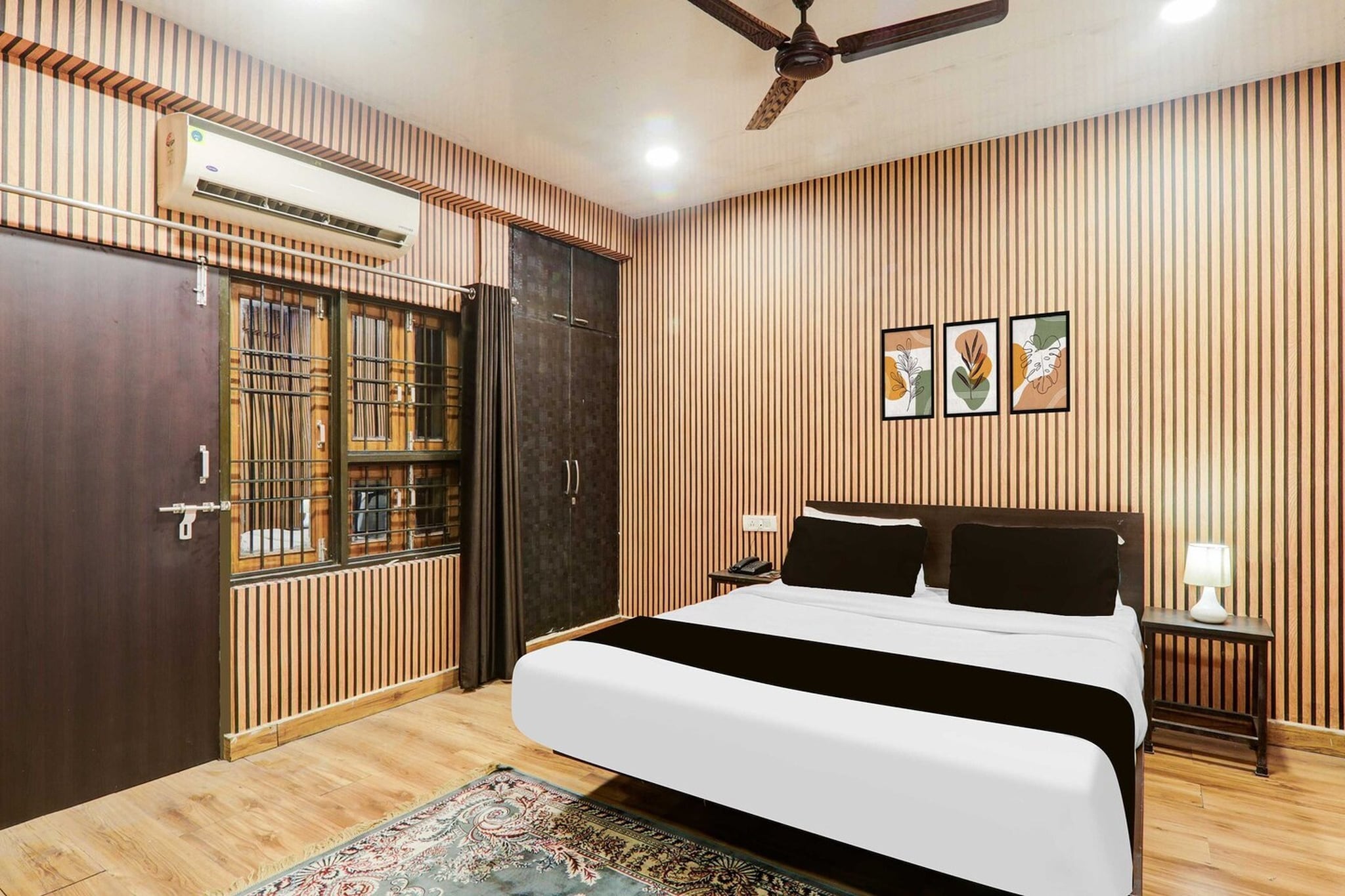 Located in Gajner, Uttar Pradesh region, Collection O Awas Vikas Kalyanpur is set 36 km from KÄnpur Central Station. Featuring a restaurant, the 3-star hotel has air-conditioned rooms with free WiFi, each with a private bathroom. The accommodation provides room service, a 24-hour front desk and luggage storage for guests.
Guest rooms at the hotel are equipped with a seating area and a flat-screen TV with satellite channels. The units include a desk.
Kanpur Airport is 40 km away.
Early Check-In Policy: A full day’s room rate will be charged for check-ins before 6:00 AM. Complimentary early check-in is available between 6:00 AM and 10:00 AM, subject to room availability.
Foreign Guests Restricted: Apologies, but we are currently unable to host foreign nationals at this property.
Check-in is only available to guests aged 18 and above. Please provide a government-issued ID to confirm your age.