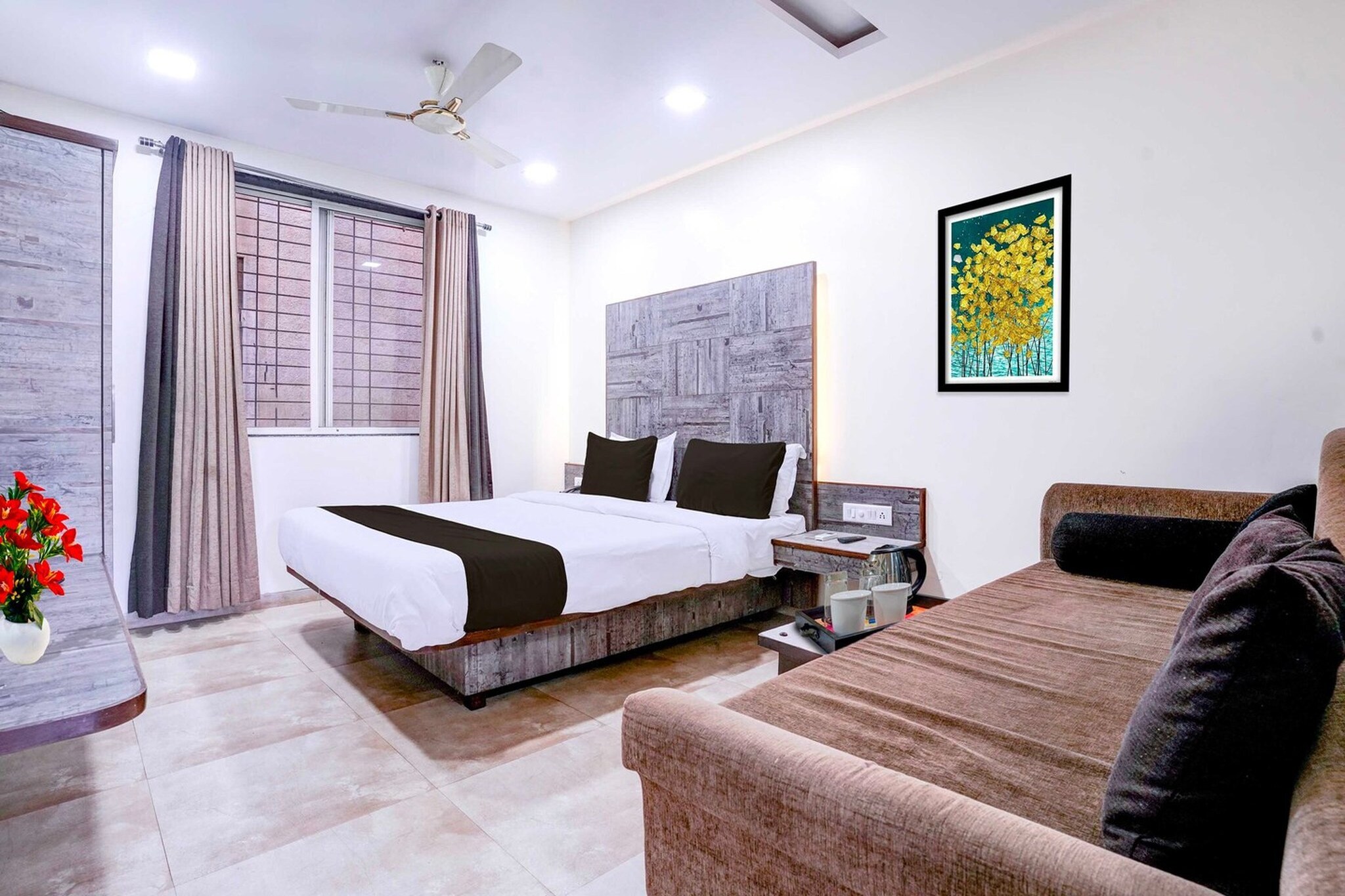 Located within 1 km of Lingmala Falls and 8.2 km of Mahabaleshwar Temple, Collection O Mahabaleshwar Shiva's Valley provides rooms with air conditioning and a private bathroom in Mahabaleshwar. This 3-star hotel offers room service, a 24-hour front desk and free WiFi. The hotel features family rooms.
All units at the hotel are equipped with a seating area, a flat-screen TV with satellite channels and a private bathroom with free toiletries and a bath or shower. Guest rooms include a desk.
Venna Lake is 8.3 km from Collection O Mahabaleshwar Shiva's Valley, while Parsi Point is 10 km away. Pune International Airport is 121 km from the property.
1. Unmarried couples are warmly welcome at this property.
2. Guests with local ID proof are warmly welcome.
3.Early Check-In Policy: A full day’s room rate will be charged for check-ins before 6:00 AM. Complimentary early check-in is available between 6:00 AM and 10:00 AM, subject to room availability.
4.Foreign guests are welcome and allowed to stay at this property without any restrictions
Check-in is only available to guests aged 18 and above. Please provide a government-issued ID to confirm your age.