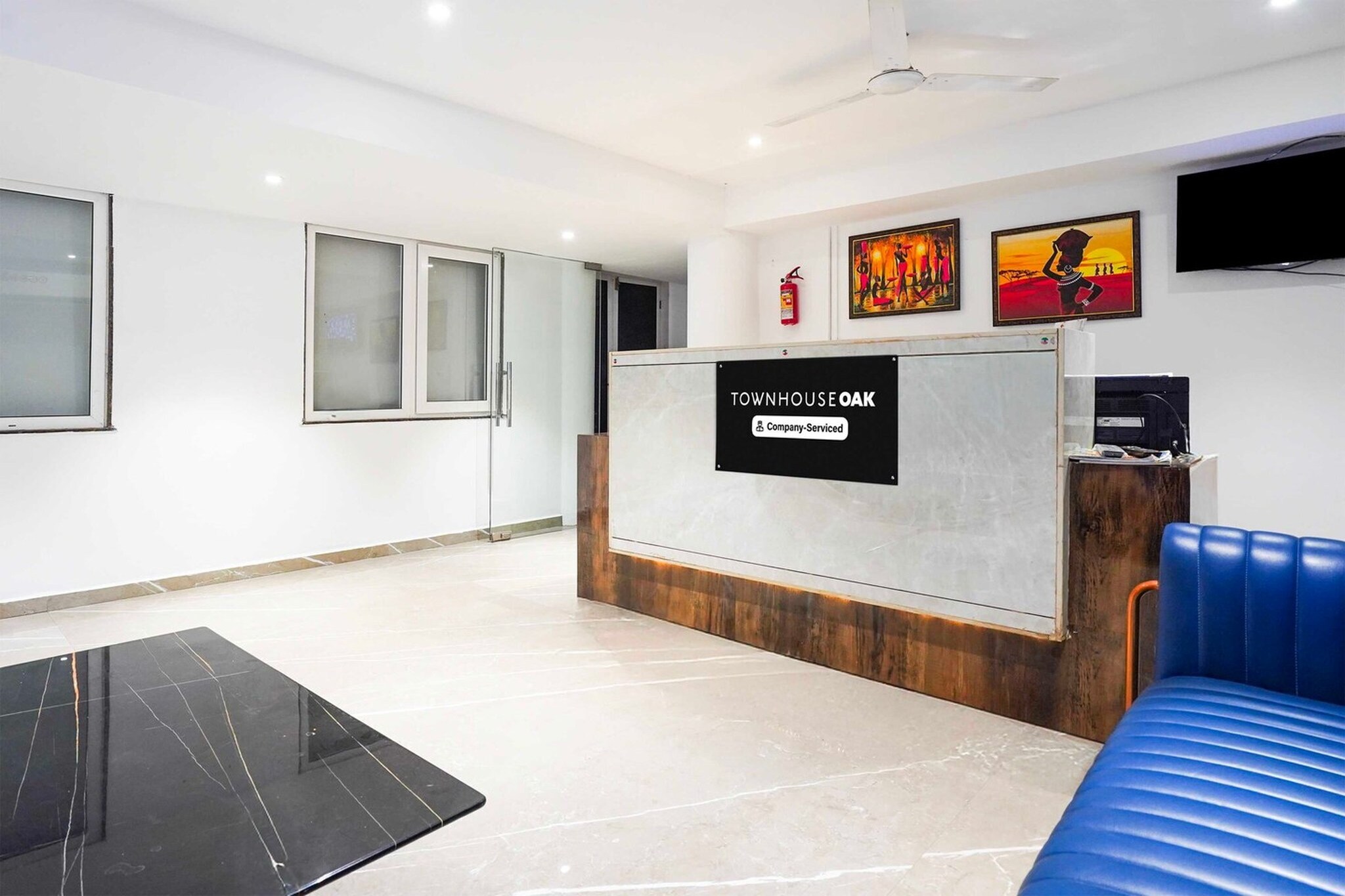 Ground floor: (bedroom(double bed, TV, seating area, air conditioning, Towels incl., telephone), bathroom(bathtub or shower, shower, washbasin, toilet, shampoo, body soap, hot water), parking, lift)