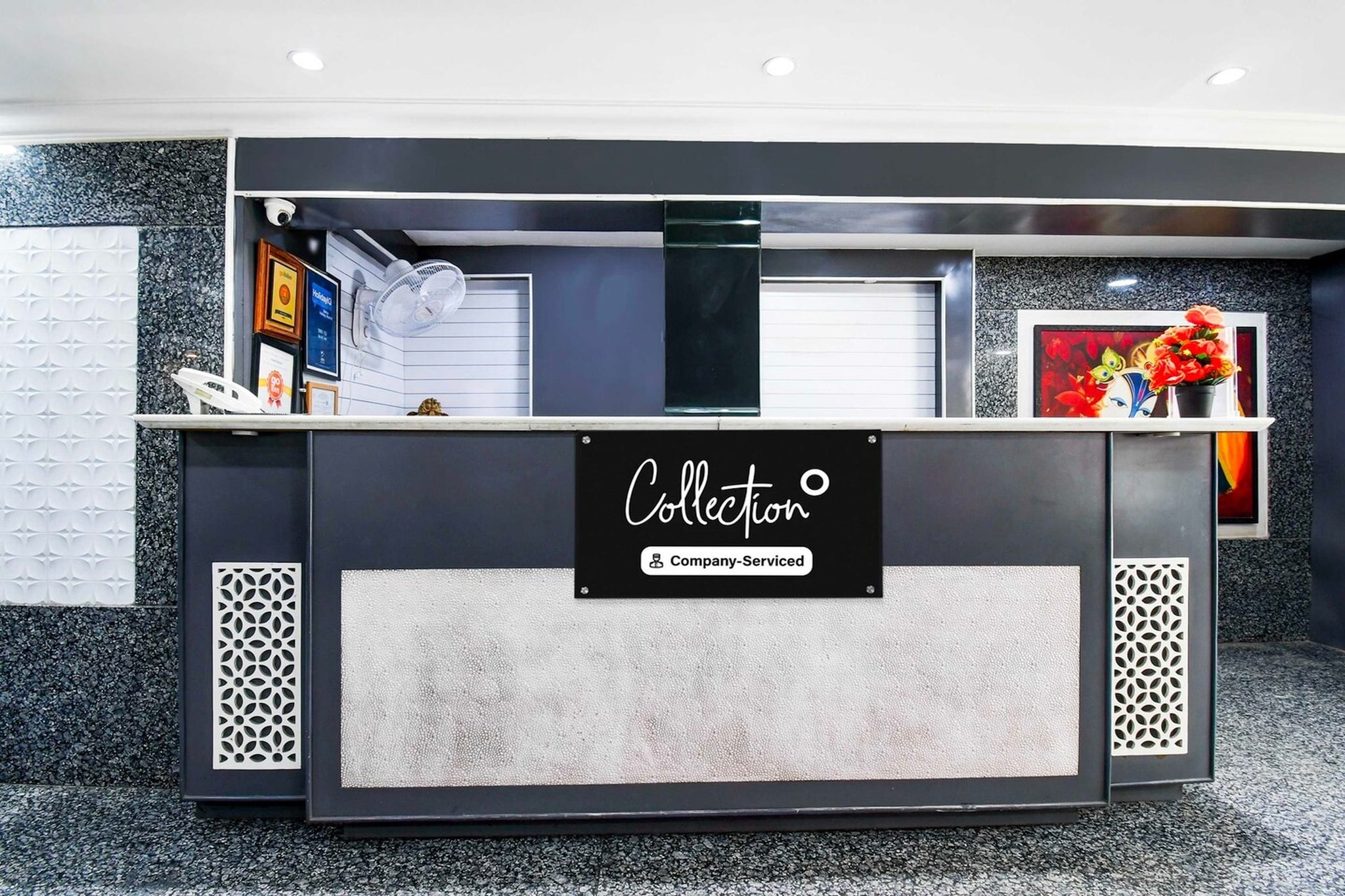 Ground floor: (bedroom(double bed, TV, seating area, air conditioning, telephone), bathroom(bathtub or shower, shower, washbasin, toilet, Towels incl., shampoo, body soap, hot water))