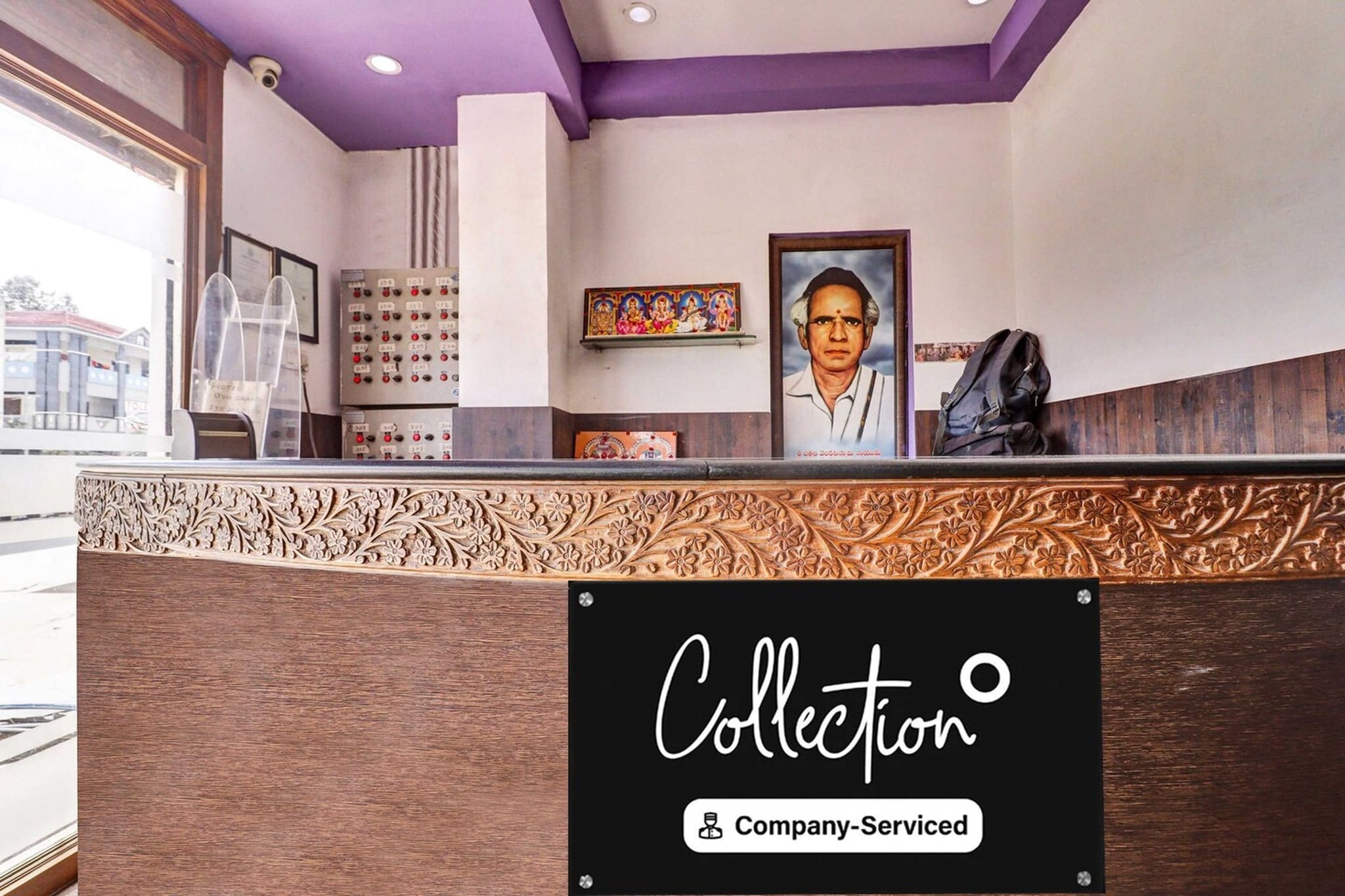 Ground floor: (bedroom(double bed, TV, seating area, air conditioning, Towels incl., telephone), bathroom(bathtub or shower, shower, washbasin, toilet, shampoo, body soap, hot water), Parking)