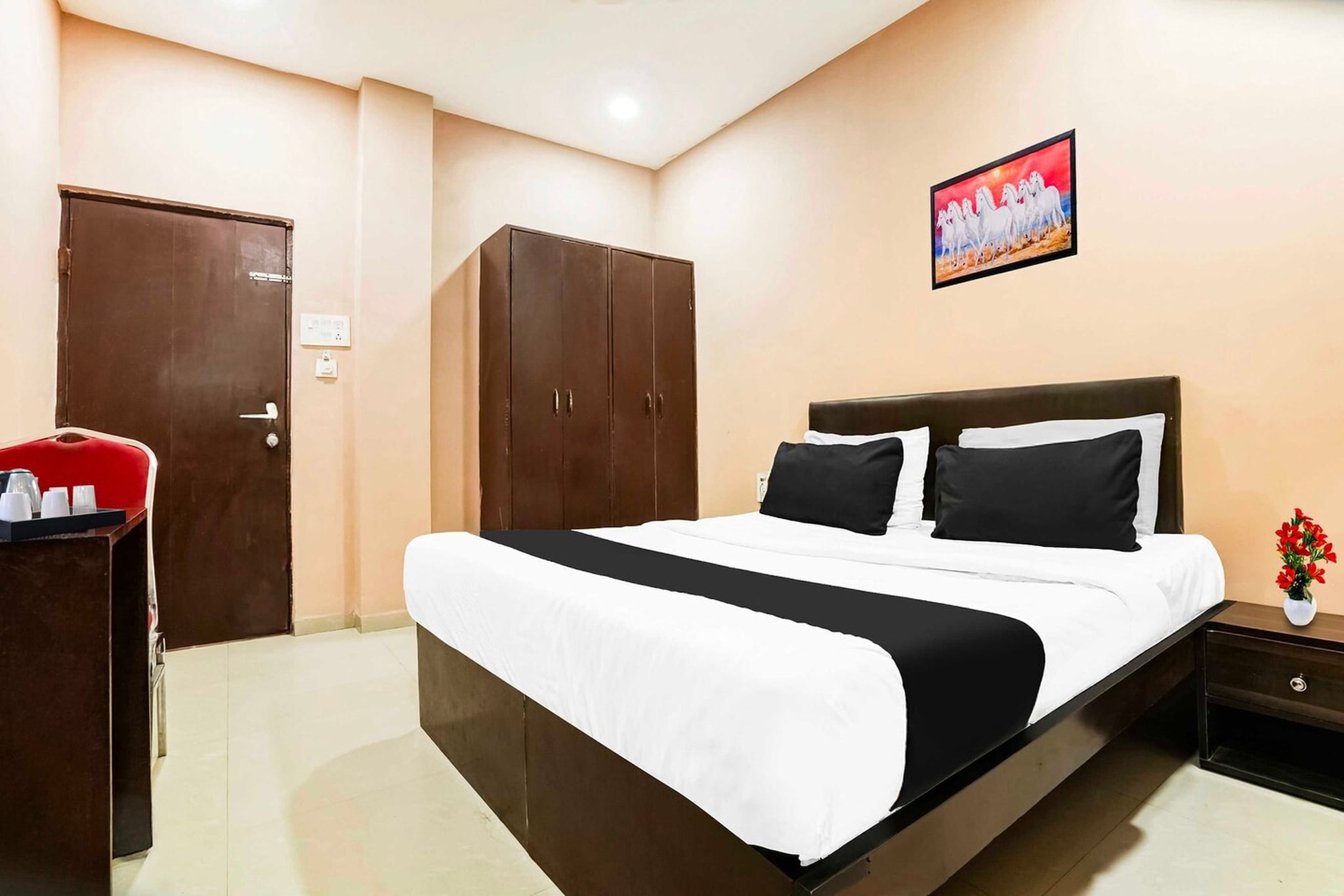 Situated within 11 km of Vidarbha Cricket Association Stadium and 4.8 km of Ambazari Lake, Collection O Hingna Road Near Rachana Metro Station features rooms with air conditioning and a private bathroom in Nagpur. With free WiFi, this 3-star hotel offers room service and a 24-hour front desk. The hotel has family rooms.

The rooms at the hotel are fitted with a seating area, a flat-screen TV with satellite channels and a private bathroom with free toiletries and a bath or shower. The units have a desk.

Krazy Castle Aqua Park is 5.6 km from Collection O Hingna Road Near Rachana Metro Station, while Deekshabhoomi is 7.6 km from the property. Dr. Babasaheb Ambedkar International Airport is 2 km away. 

1. Unmarried couples are warmly welcome at this property.
2. Guests with local ID proof are warmly welcome.
3.Early Check-In Policy: A full dayâ€™s room rate will be charged for check-ins before 6:00 AM. Complimentary early check-in is available between 6:00 AM and 10:00 AM, subject to room availability.
4.Foreign guests are welcome and allowed to stay at this property without any restrictions
Check-in is only available to guests aged 18 and above. Please provide a government-issued ID to confirmÂ yourÂ age.
