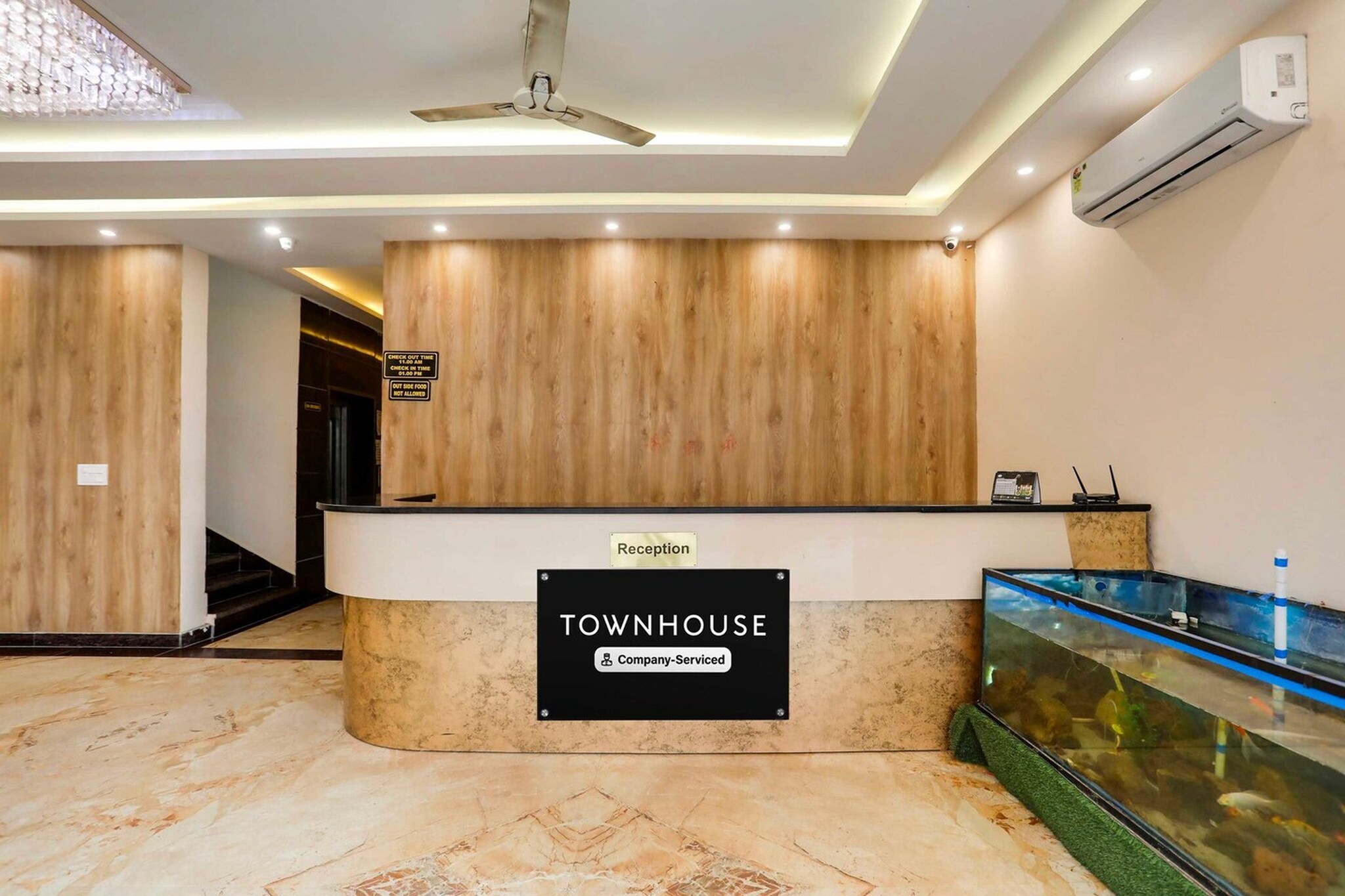 Ground floor: (bedroom(double bed, TV, seating area, air conditioning, telephone), bathroom(bathtub or shower, shower, washbasin, toilet, Towels incl., shampoo, body soap, hot water))