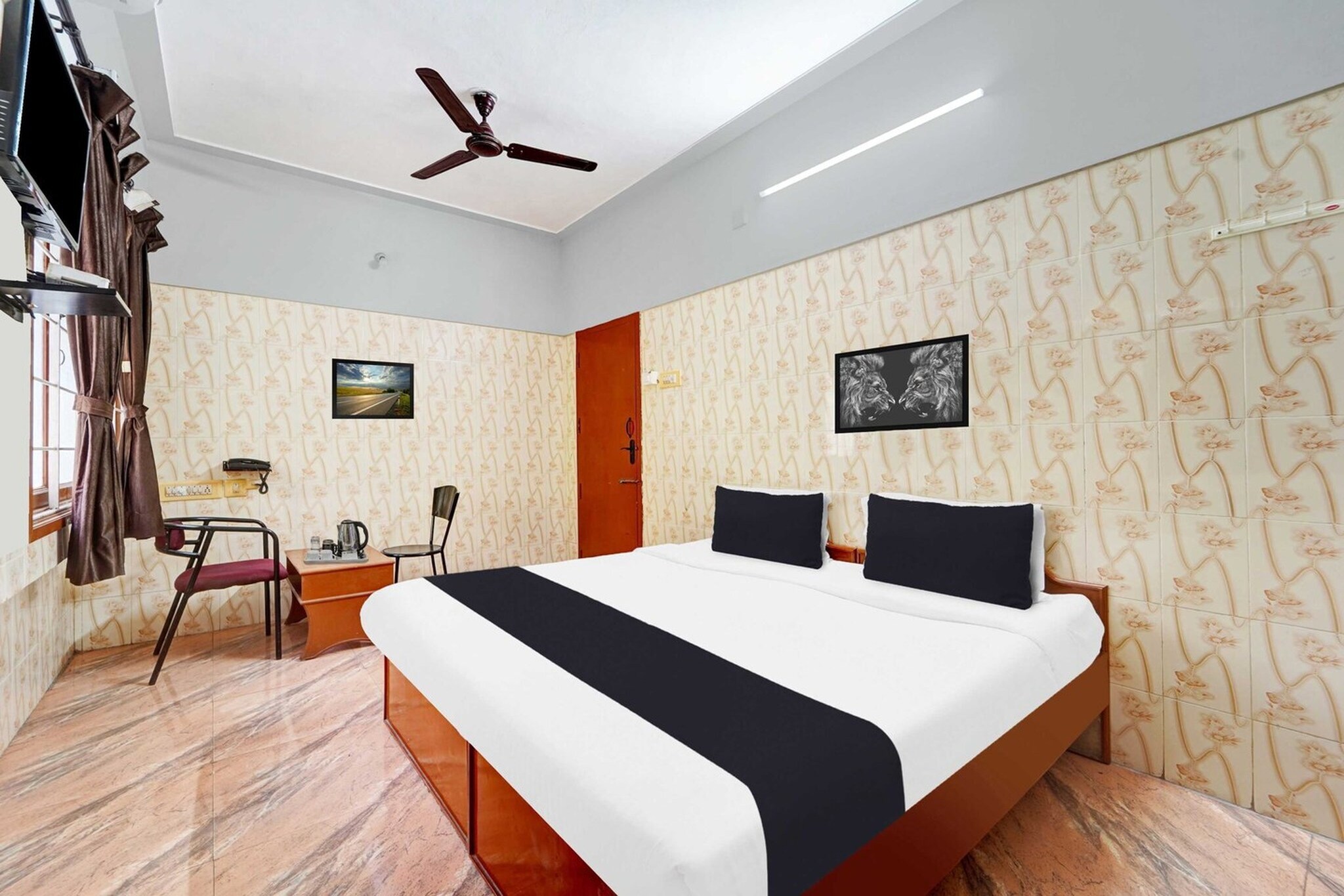 Set in TiruppÅ«r, Tamil Nadu region, Collection O Tiruppur Near Railway station is situated 42 km from Codissia Trade Fair Complex. This 3-star hotel offers room service, a 24-hour front desk and free WiFi. The hotel has family rooms.

All guest rooms at the hotel come with a seating area, a flat-screen TV with satellite channels and a private bathroom with free toiletries and a bath or shower. Guest rooms at Collection O Tiruppur Near Railway station feature air conditioning and a desk.

Coimbatore International Airport is 38 km from the property. 

1. Unmarried couples are warmly welcome at this property.
2. Guests with local ID proof are warmly welcome.
3.Early Check-In Policy: A full dayâ€™s room rate will be charged for check-ins before 6:00 AM. Complimentary early check-in is available between 6:00 AM and 10:00 AM, subject to room availability.
4.Foreign guests are welcome and allowed to stay at this property without any restrictions
Check-in is only available to guests aged 18 and above. Please provide a government-issued ID to confirmÂ yourÂ age.
