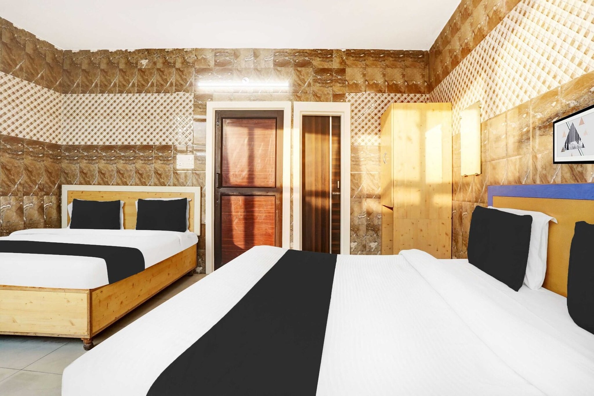 Collection O Jammu Near Ragunath Bazaar