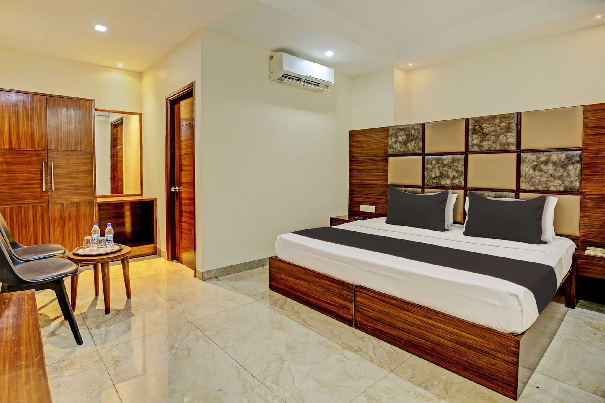 Townhouse Oak Eastern View Railway Junction