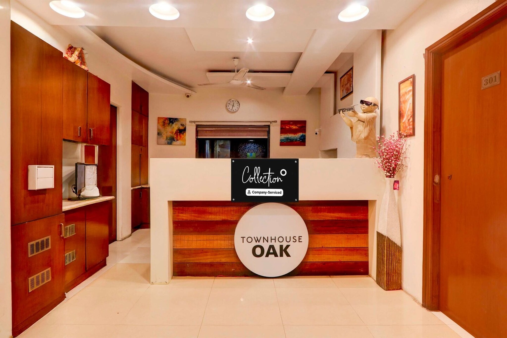 Ground floor: (bedroom(double bed, TV, seating area, air conditioning, telephone), bathroom(bathtub or shower, shower, washbasin, toilet, Towels incl., shampoo, body soap, hot water))