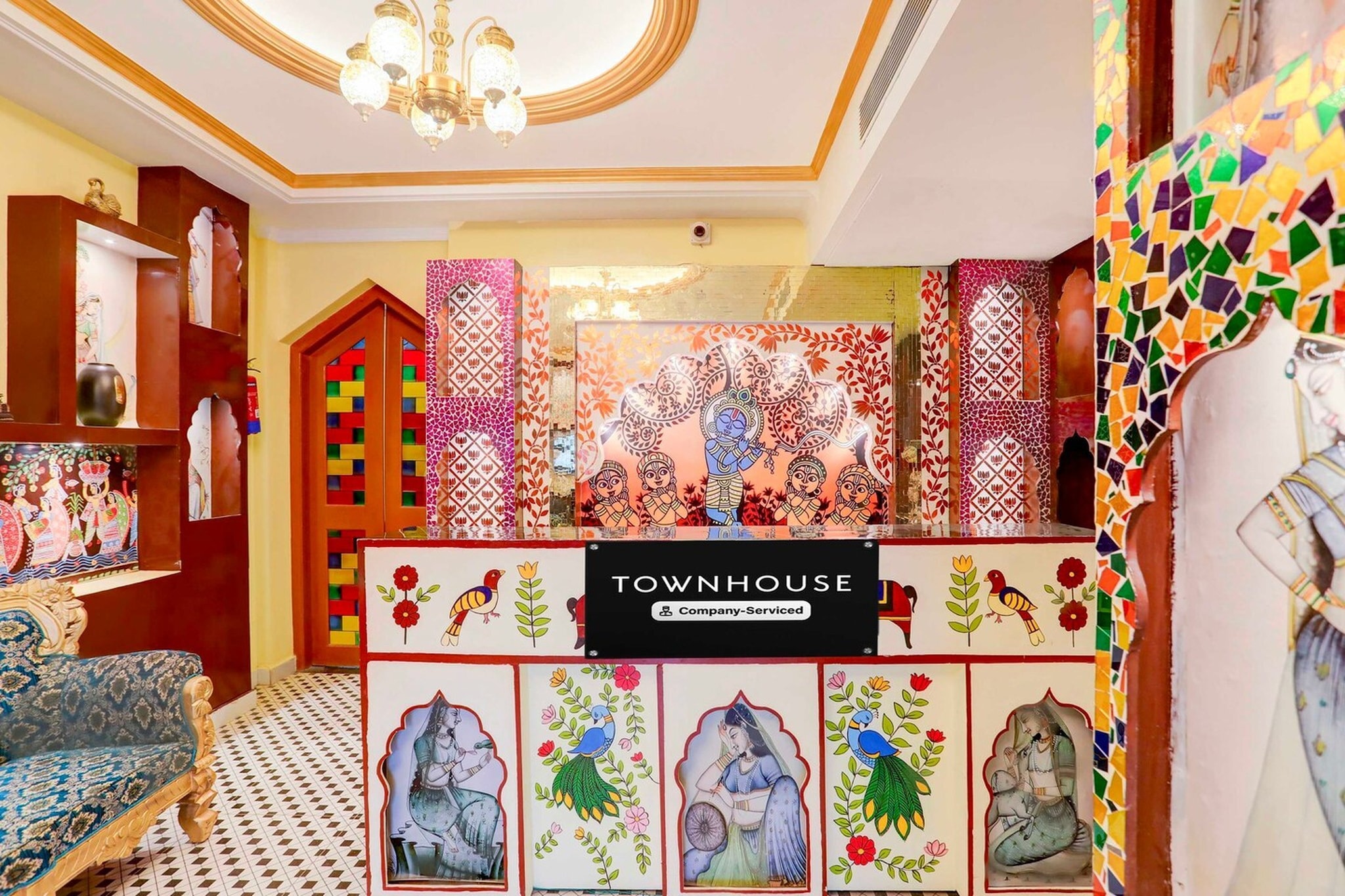 Ground floor: (bedroom(double bed, TV, seating area, air conditioning, Towels incl., telephone), bathroom(bathtub or shower, shower, washbasin, toilet, shampoo, body soap, hot water), parking, lift)