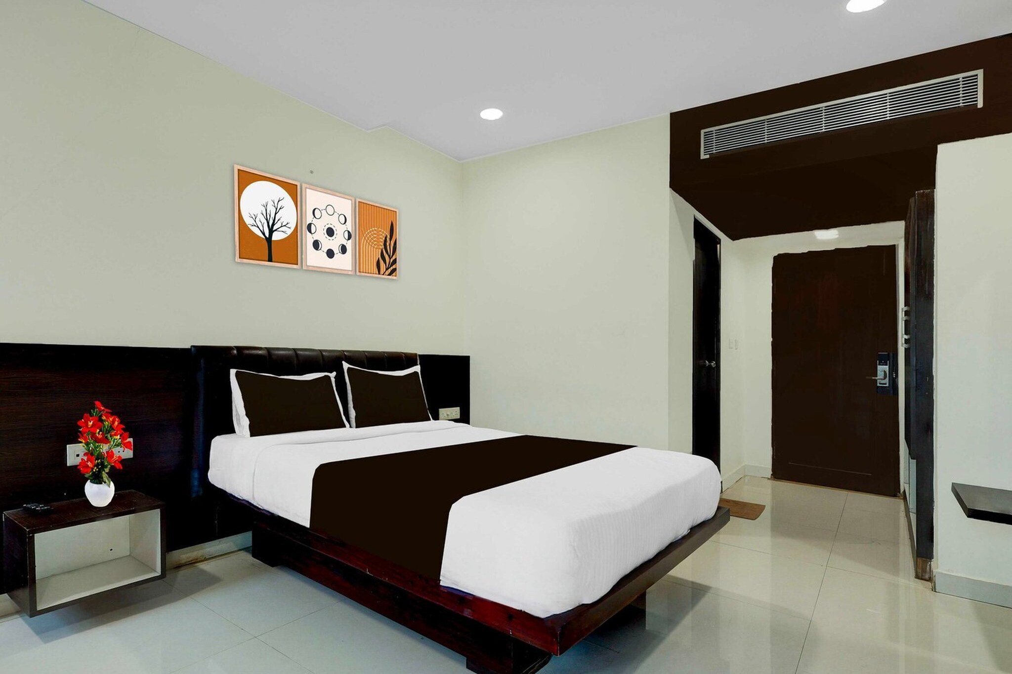 Located within 12 km of Vijayawada Station and 12 km of Kanakadurga temple, Collection O Anu Hospital Elur Road provides rooms with air conditioning and a private bathroom in VijayawÄda. With free WiFi, this 3-star hotel offers room service and a 24-hour front desk. The hotel features family rooms.

All units at the hotel are equipped with a seating area, a flat-screen TV with satellite channels and a private bathroom with free toiletries and a bath or shower. The rooms include a desk.

Tenali Junction Railway Station is 41 km from Collection O Anu Hospital Elur Road. Vijayawada Airport is 10 km away. 

Unmarried couples are warmly welcome at this property.
Guests with local ID proof are warmly welcome.
Apologies, but we are currently unable to host foreign nationals at this property.
Early Check-In Policy: A full dayâ€™s room rate will be charged for check-ins before 6:00 AM. Complimentary early check-in is available between 6:00 AM and 10:00 AM, subject to room availability.
Check-in is only available to guests aged 18 and above. Please provide a government-issued ID to confirmÂ yourÂ age.